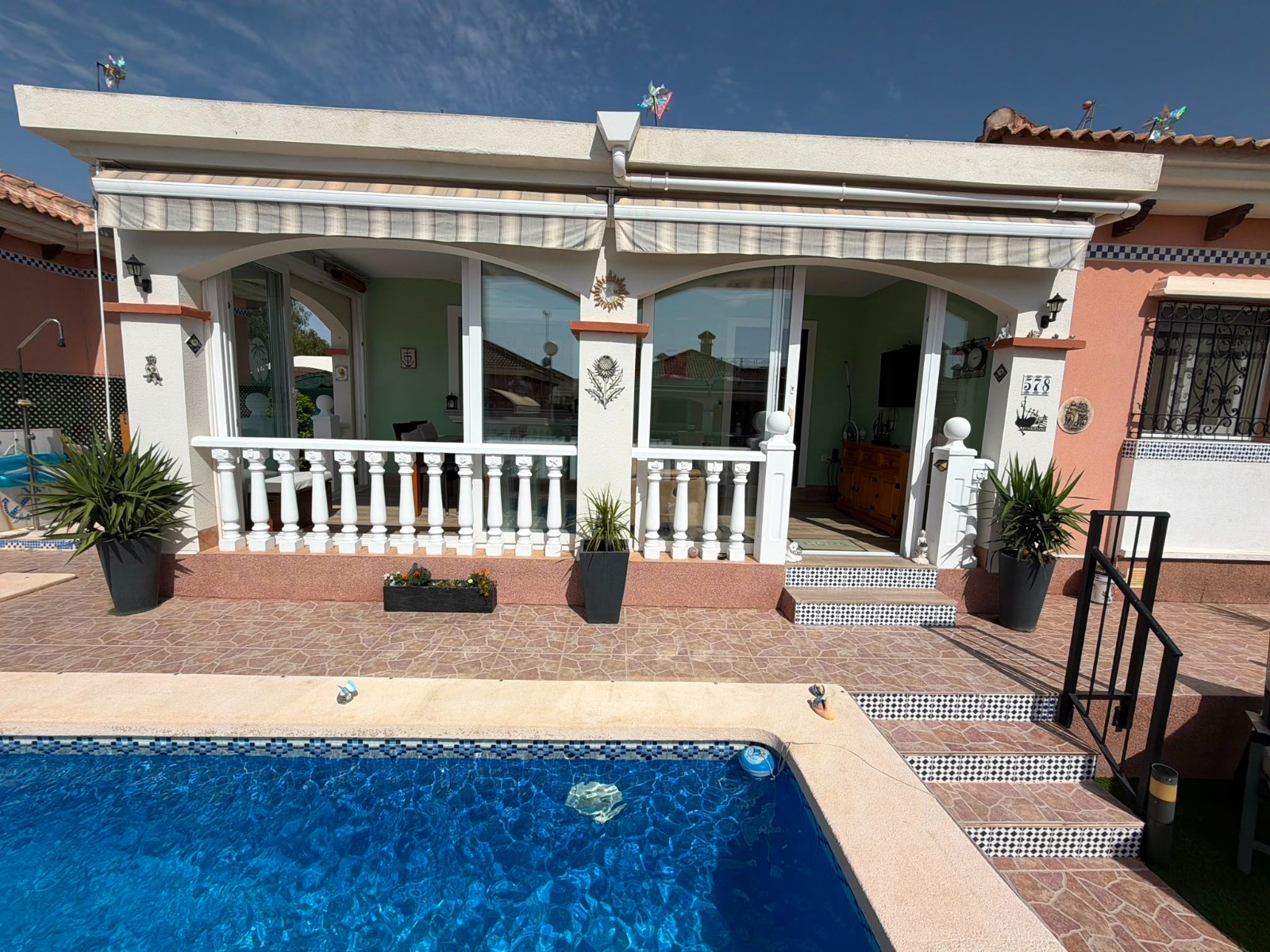Pool area in villa for sale in Los Montesinos