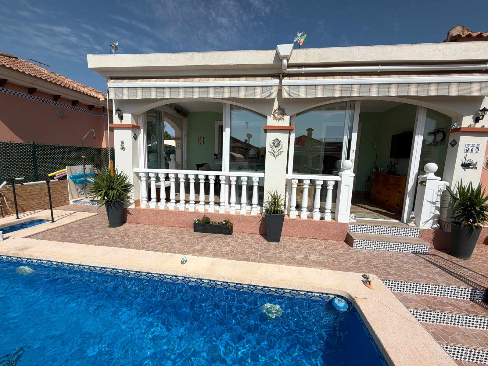 Garden in villa for sale in Los Montesinos