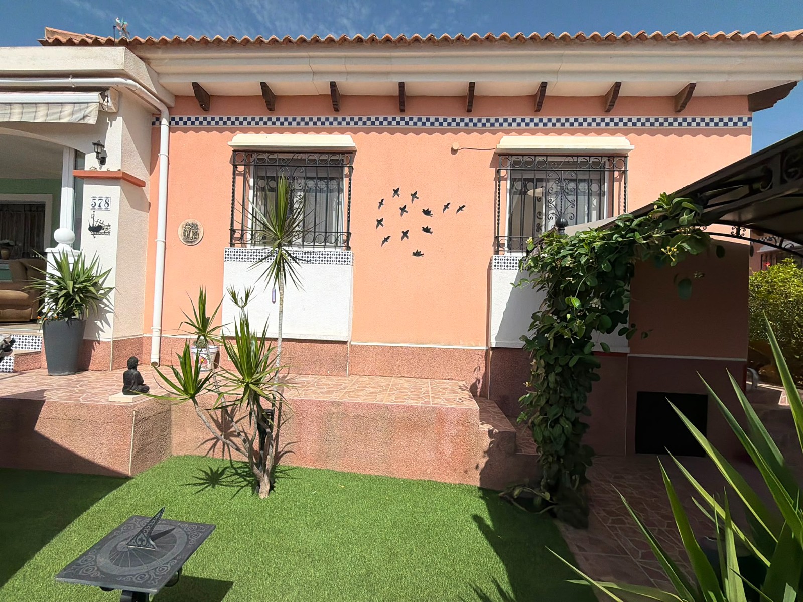Dining area in villa for sale in Los Montesinos