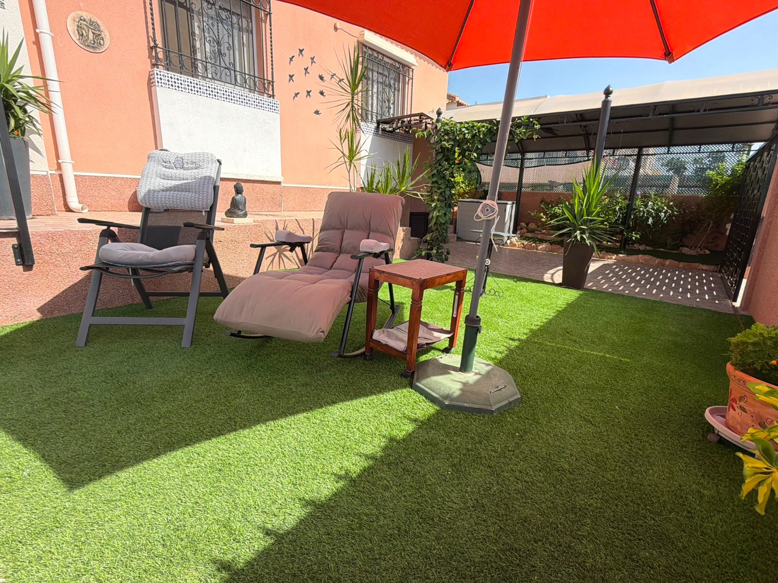 Bedroom in villa for sale in Los Montesinos