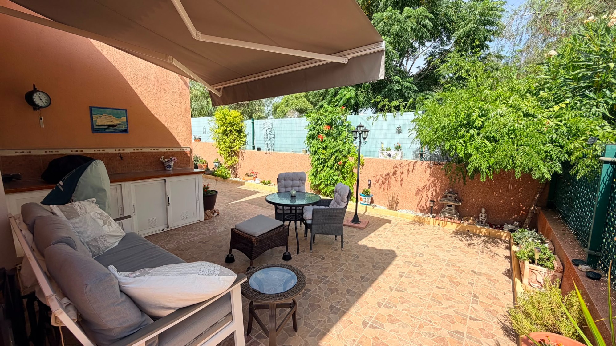 Garden in villa for sale in Los Montesinos