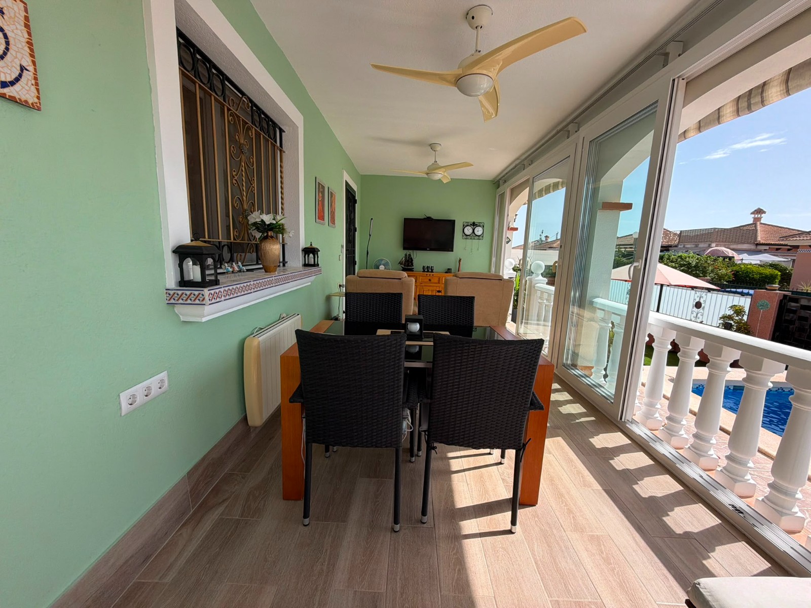 Bedroom in villa for sale in Los Montesinos