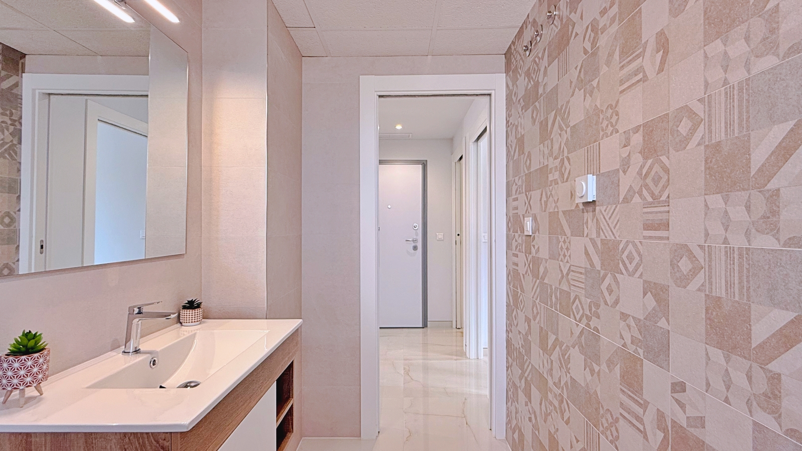 Master bedroom in apartment for sale in Orihuela
