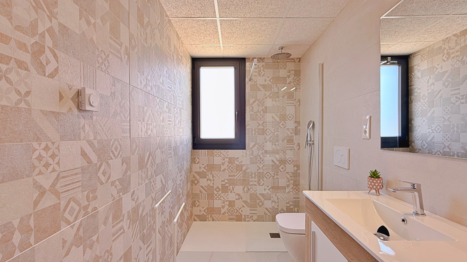 Bathroom in apartment for sale in Orihuela