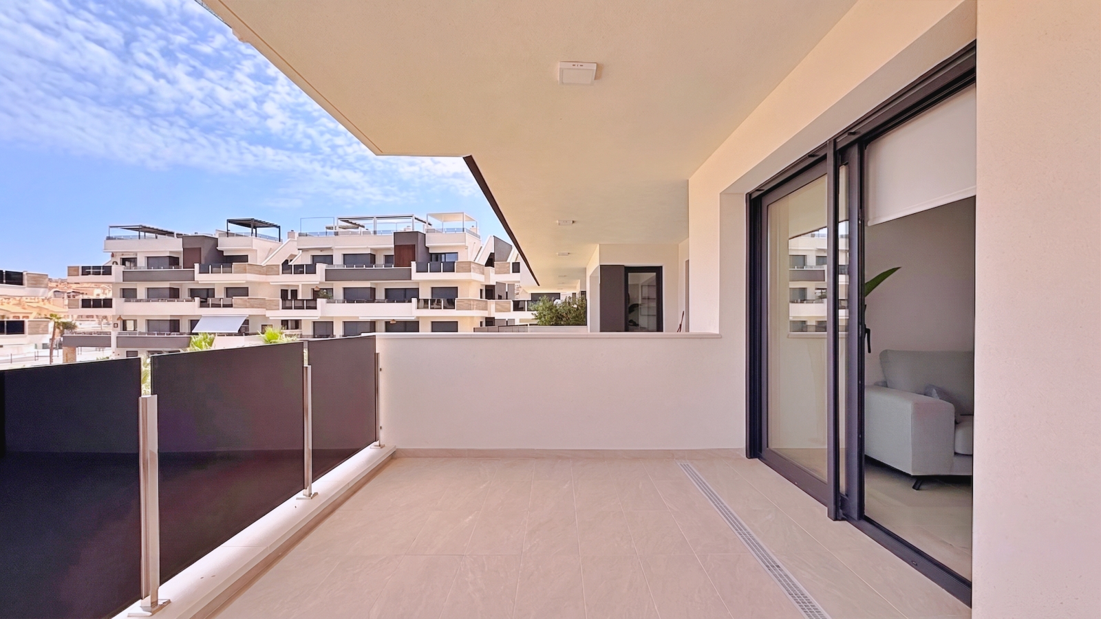Bedroom in apartment for sale in Orihuela
