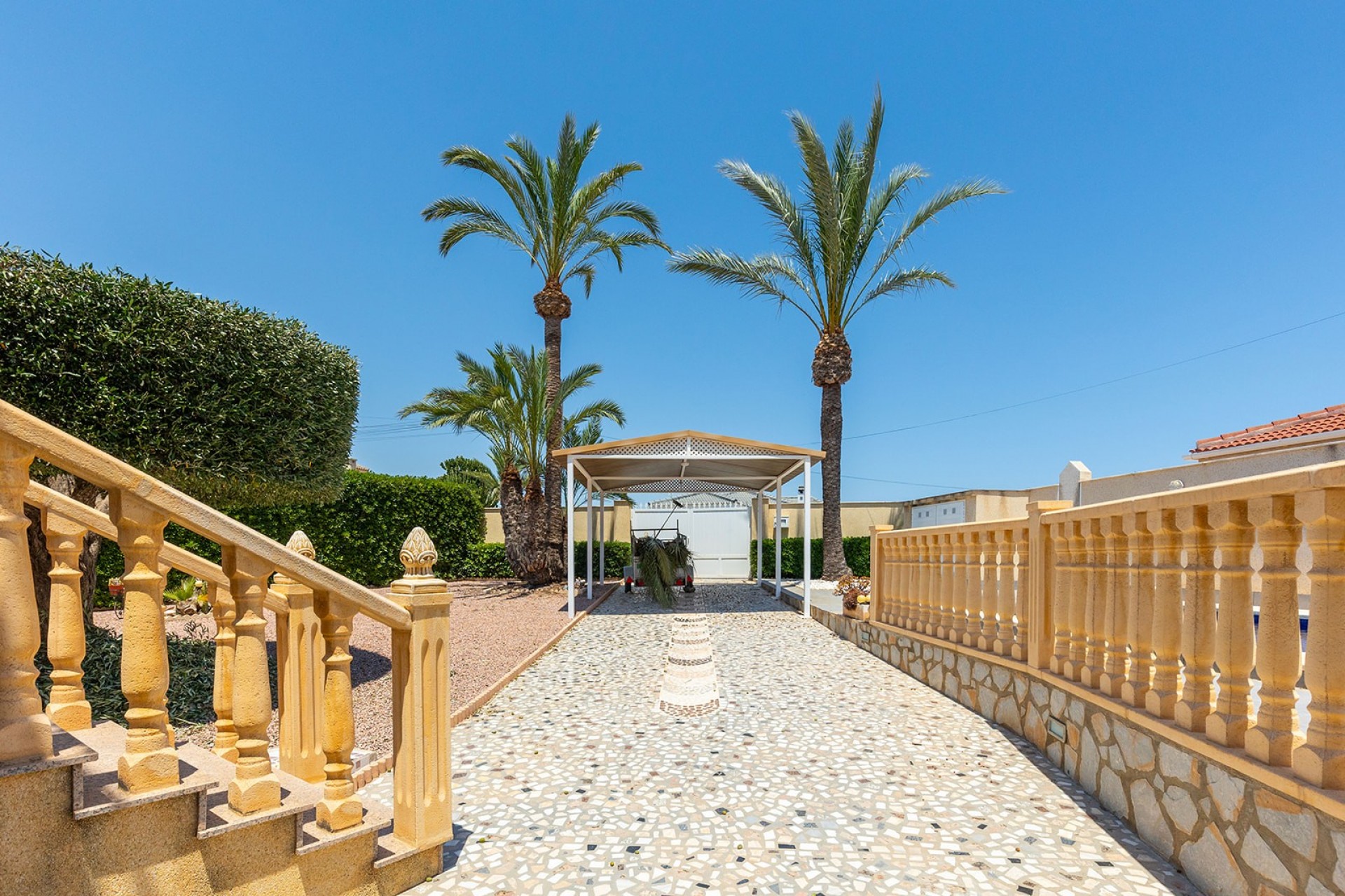 Terrace in villa for sale in Ciudad Quesada