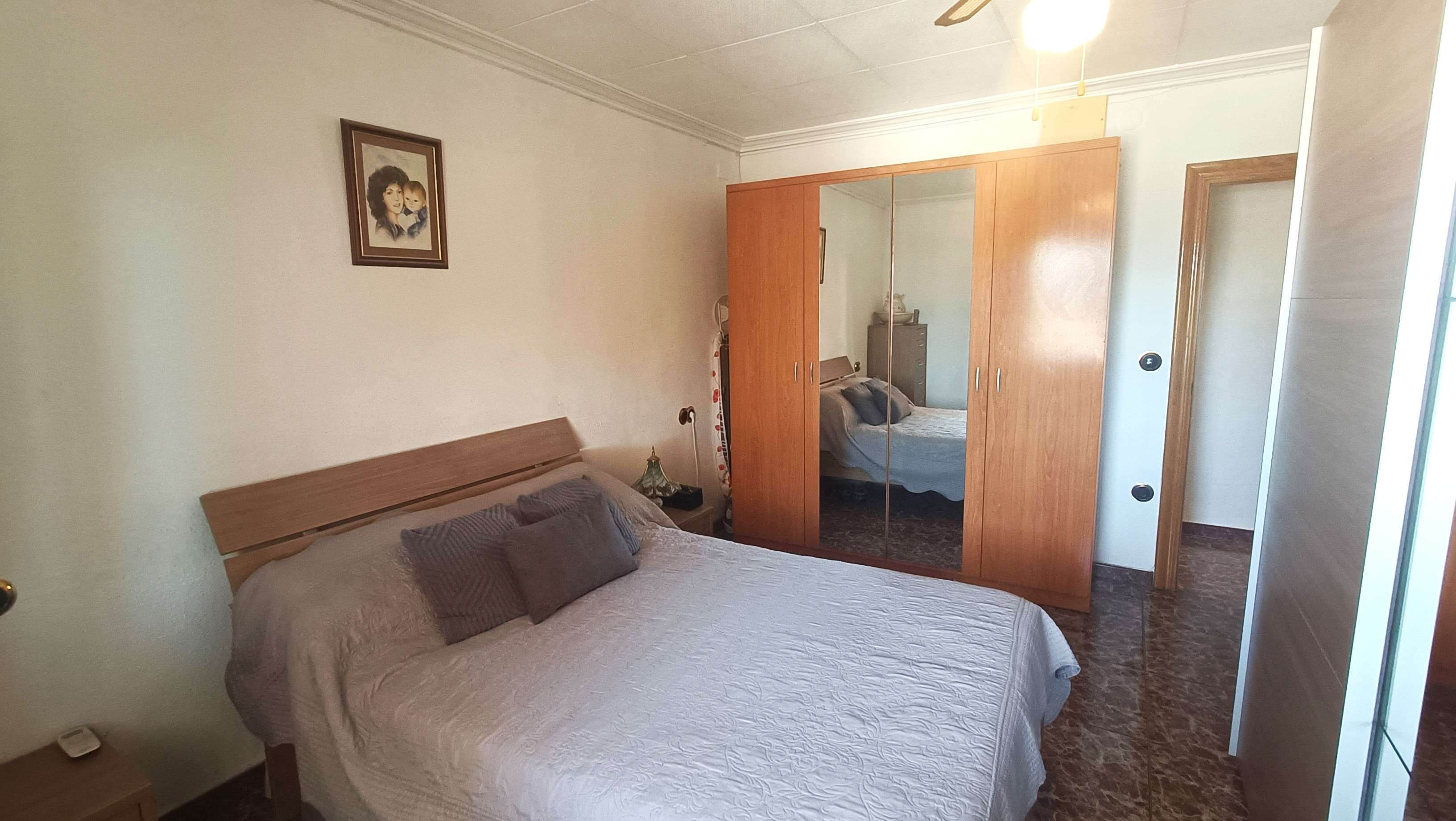 Master bedroom in villa for sale in Crevillent