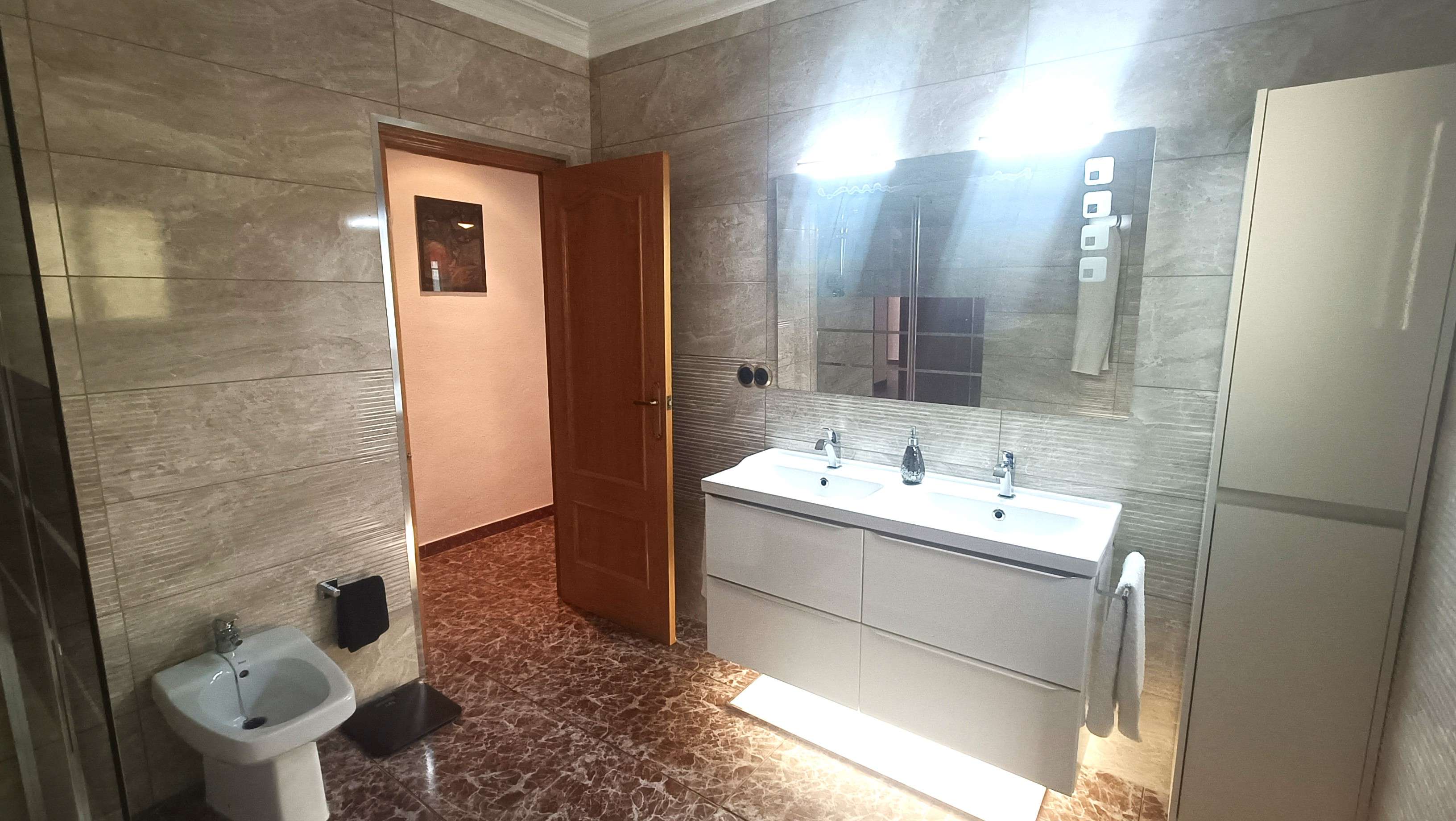 Pool area in villa for sale in Crevillent