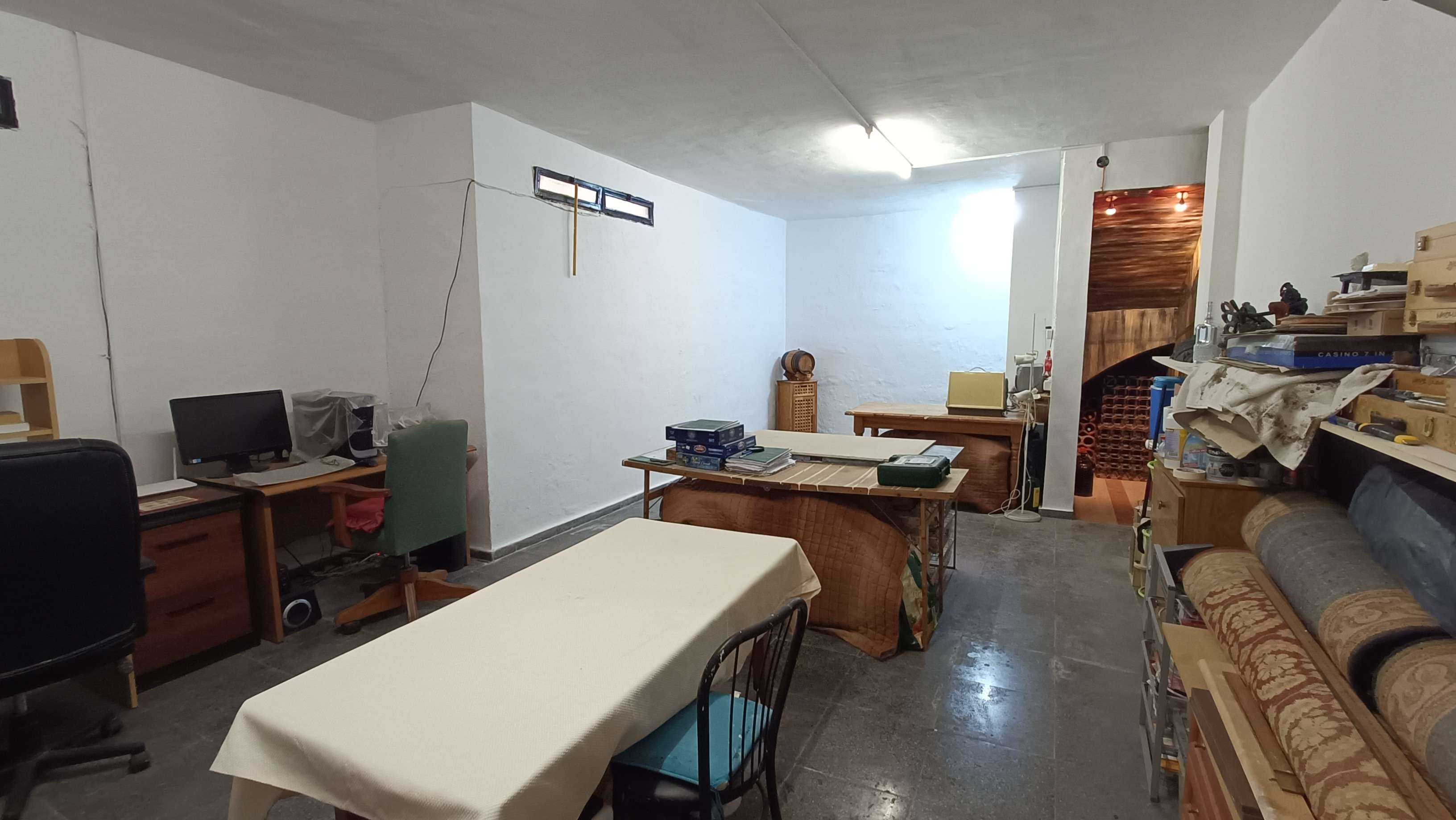Master bedroom in villa for sale in Crevillent