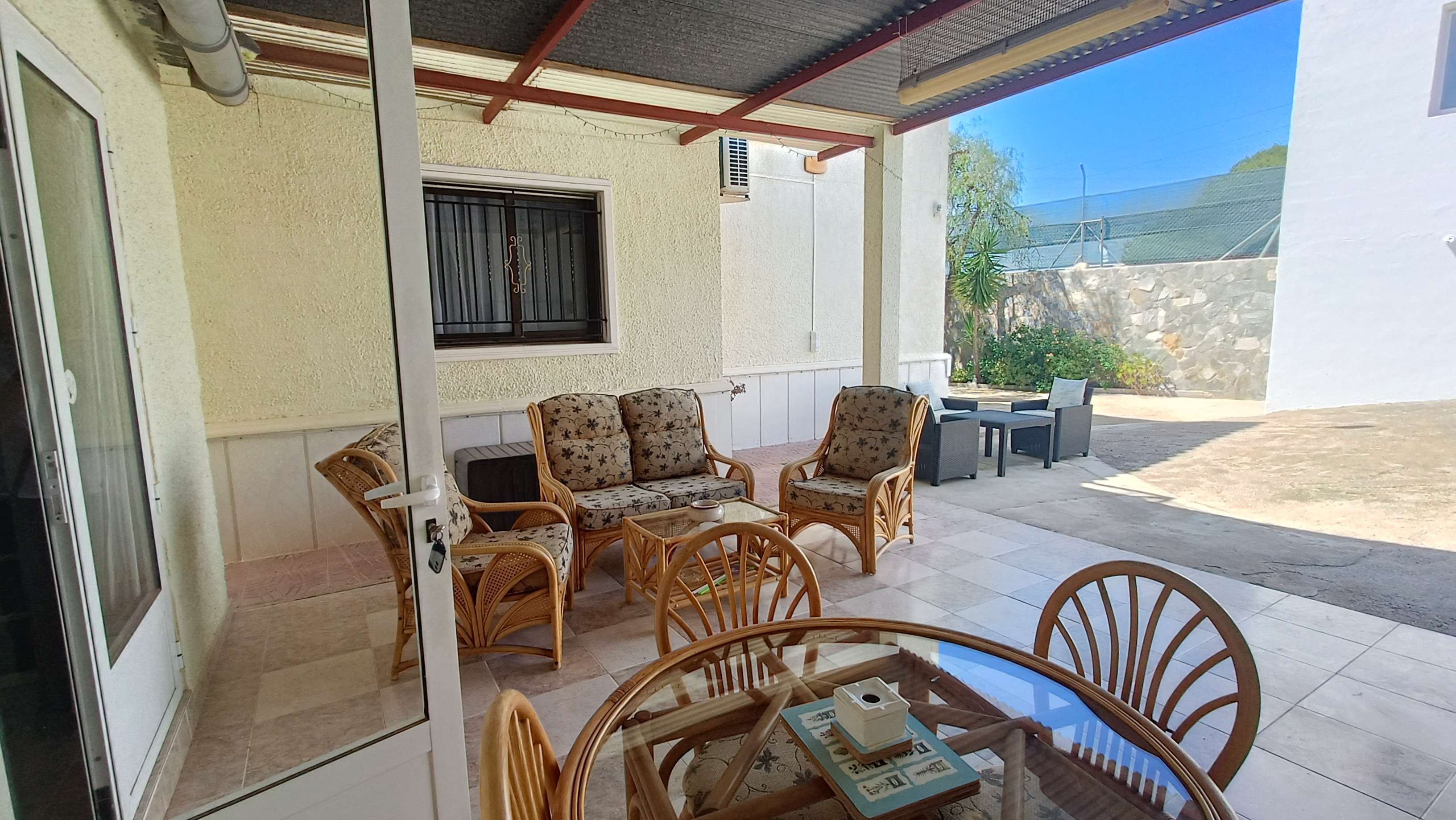 Dining area in villa for sale in Crevillent