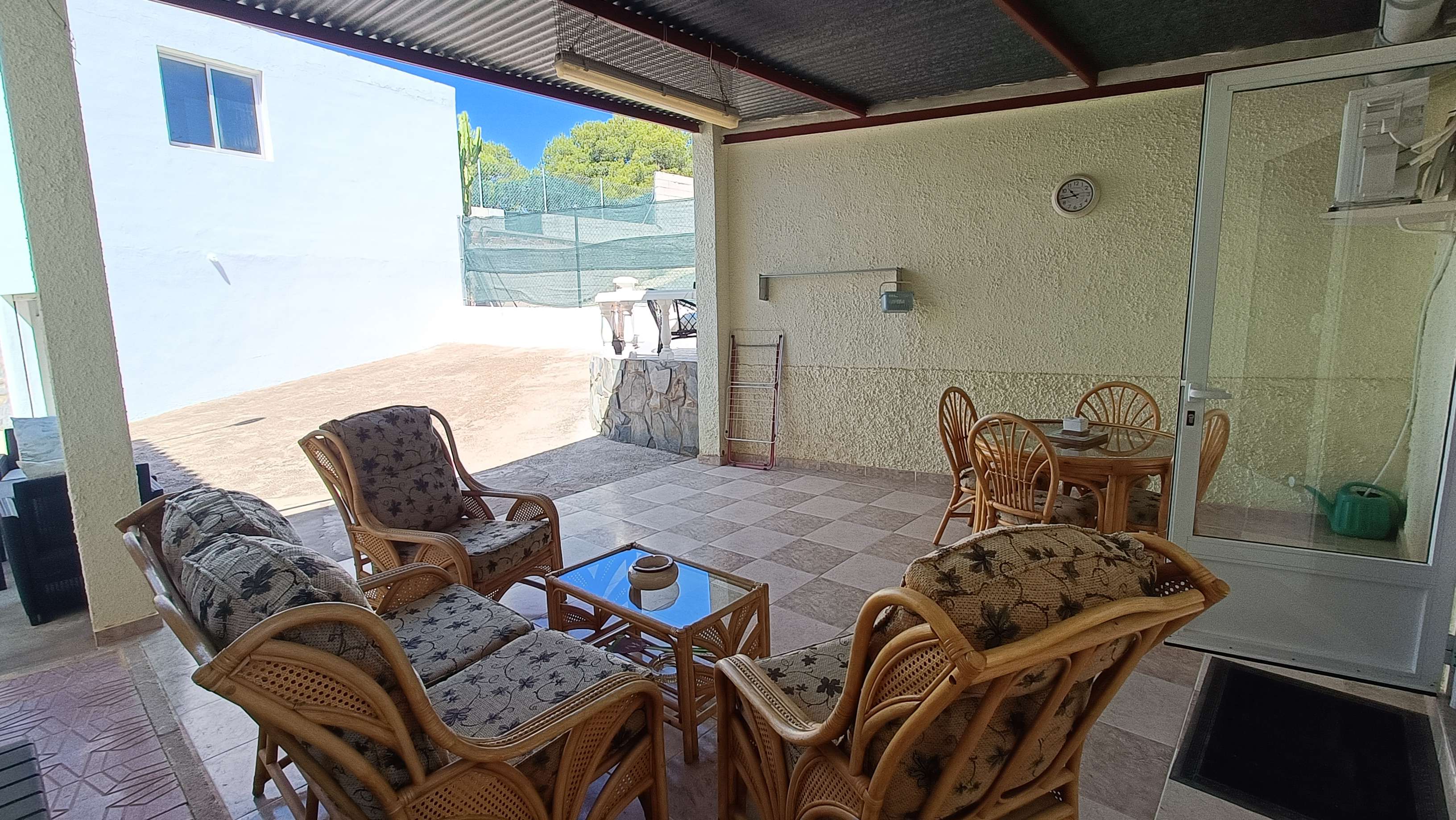Bedroom in villa for sale in Crevillent