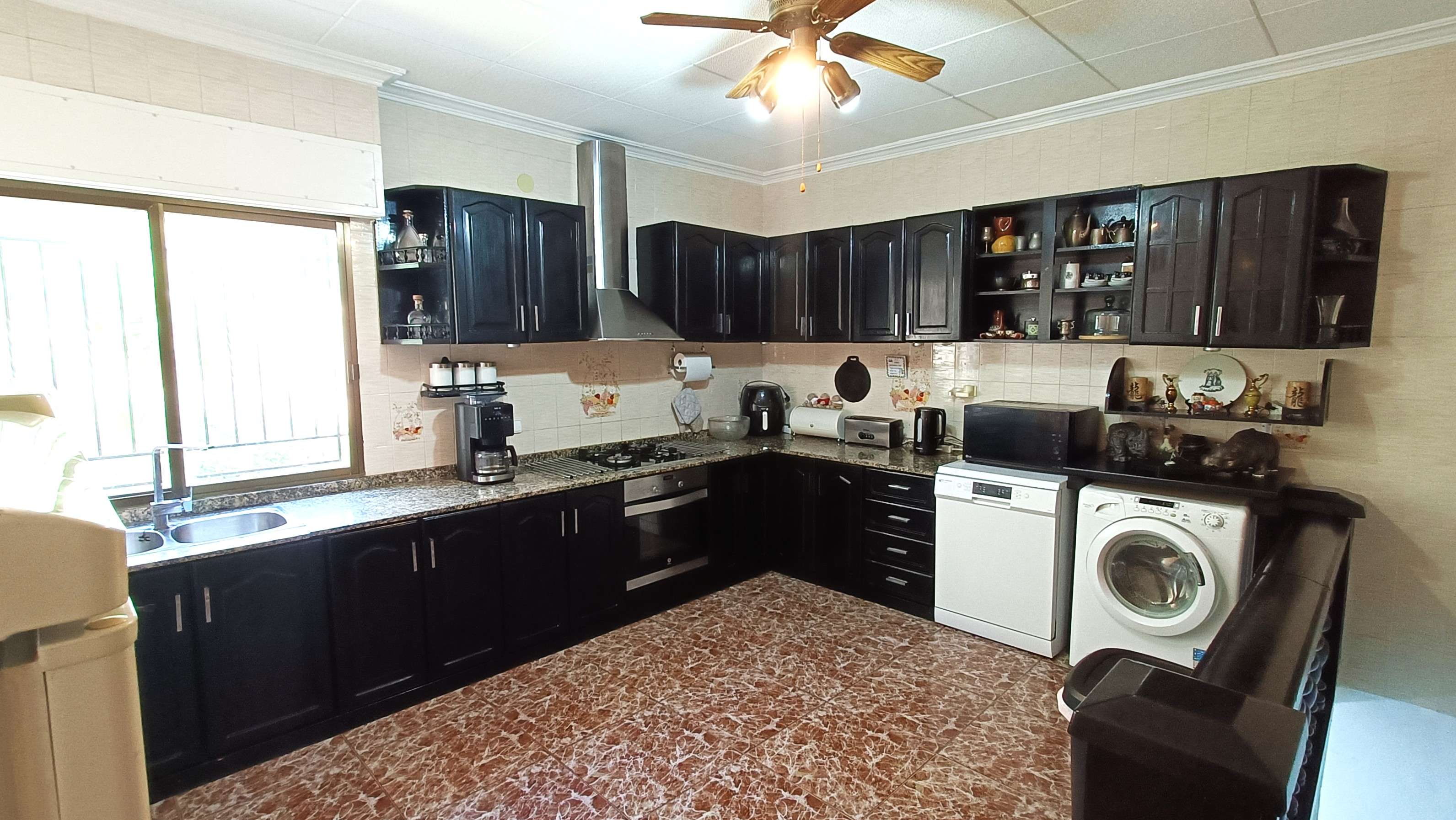 Dining area in villa for sale in Crevillent