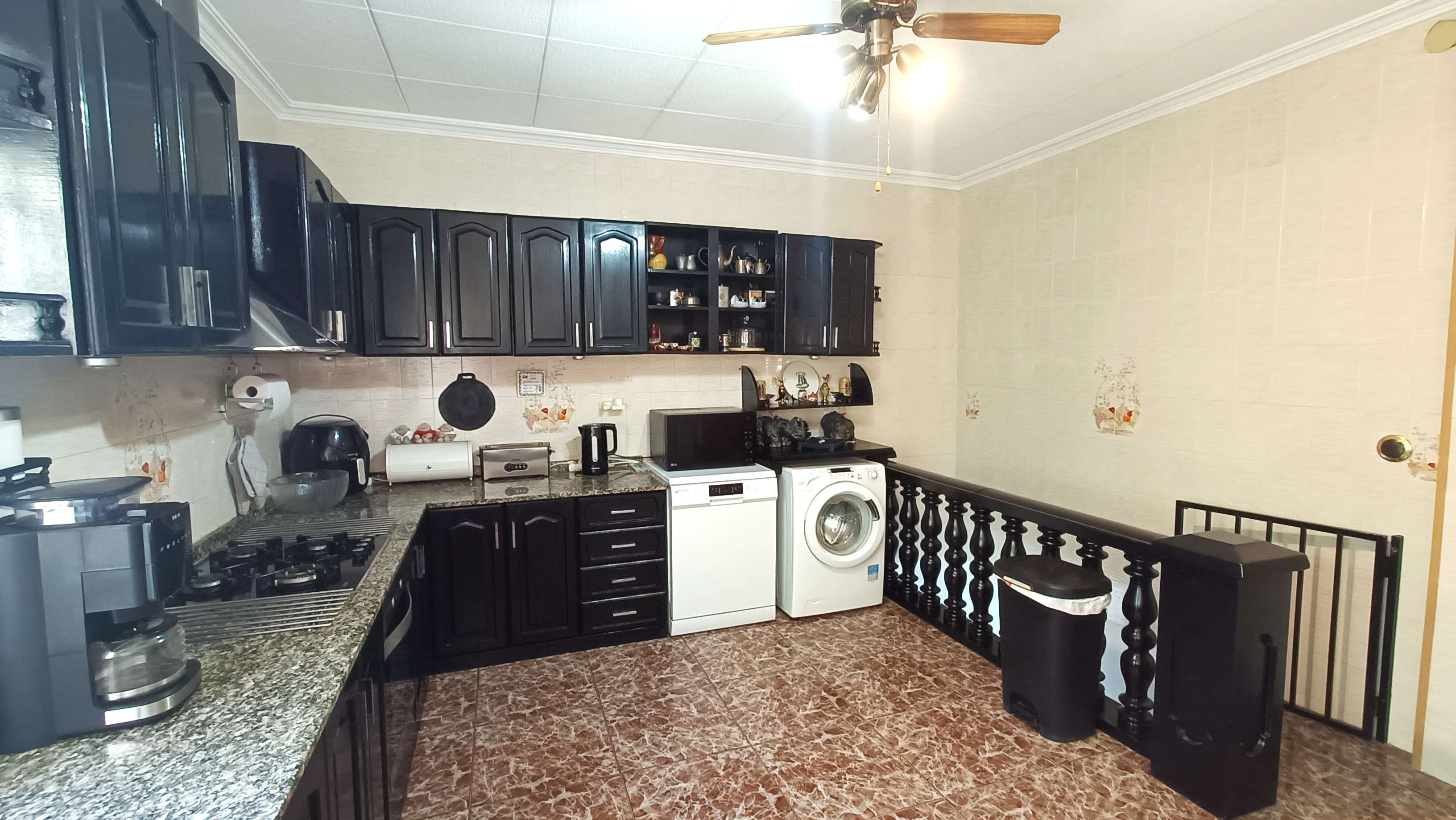 Bedroom in villa for sale in Crevillent