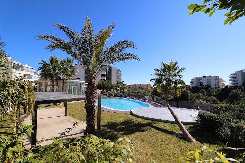 Garden in apartment for sale in Orihuela Costa