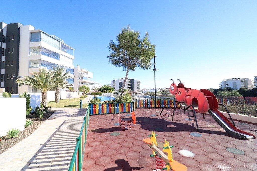 Garden in apartment for sale in Orihuela Costa