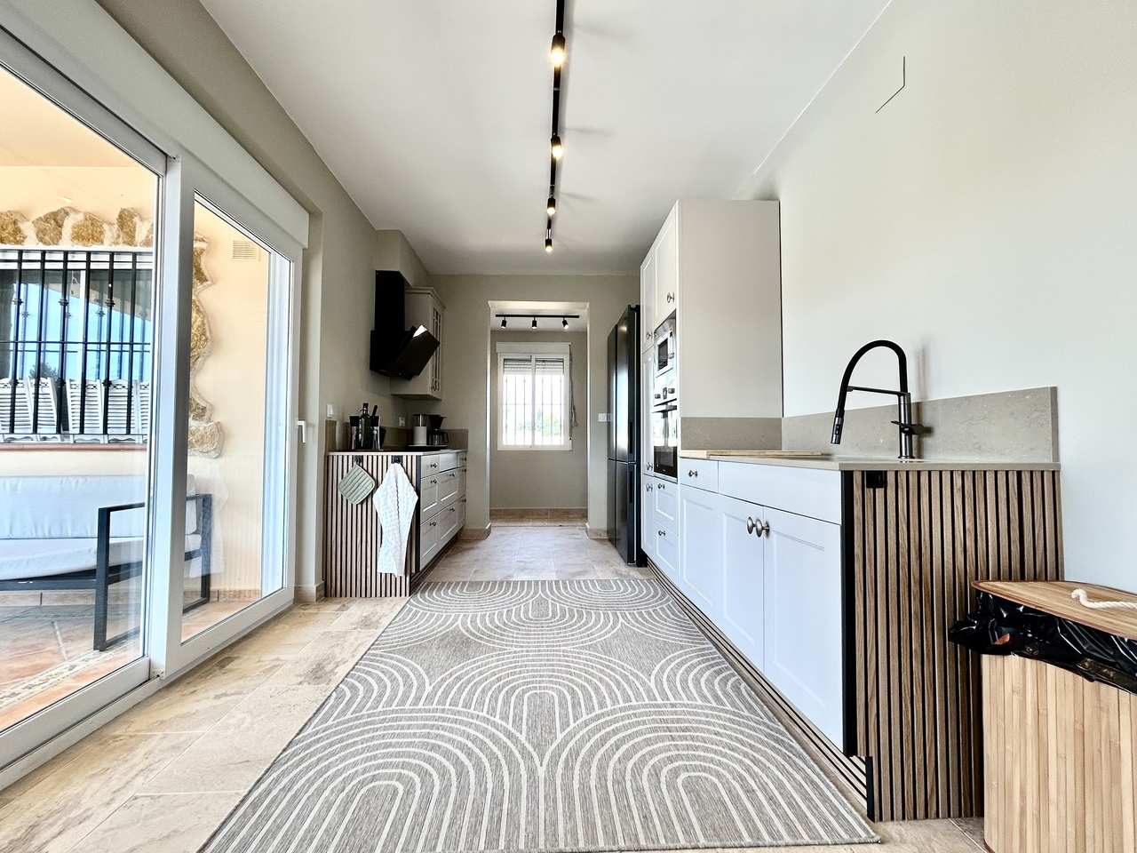 Master bedroom in villa for sale in La Zenia