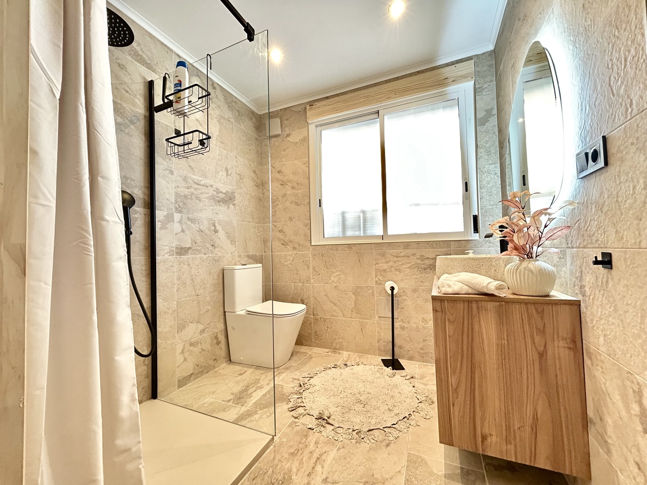 Master bedroom in villa for sale in La Zenia