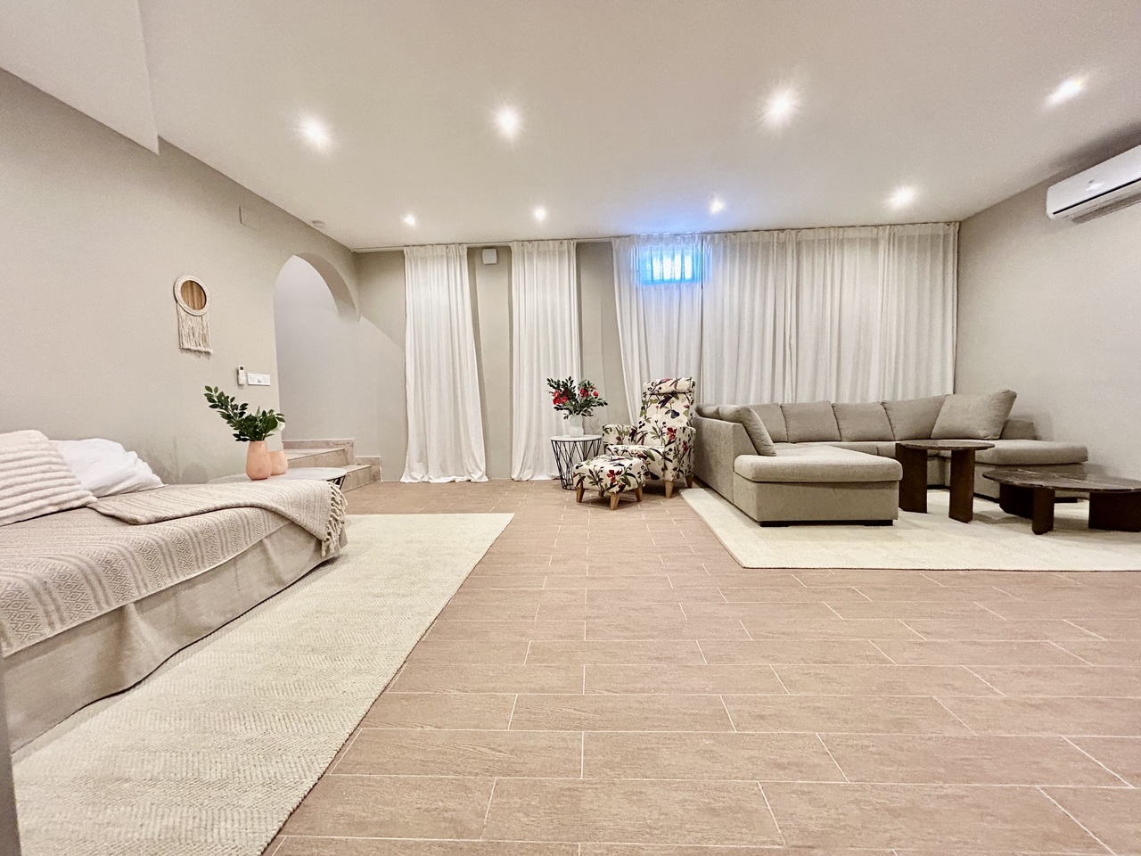 Master bedroom in villa for sale in La Zenia