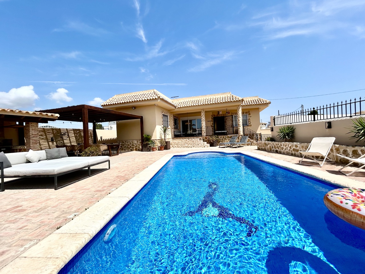 Bedroom in villa for sale in La Zenia