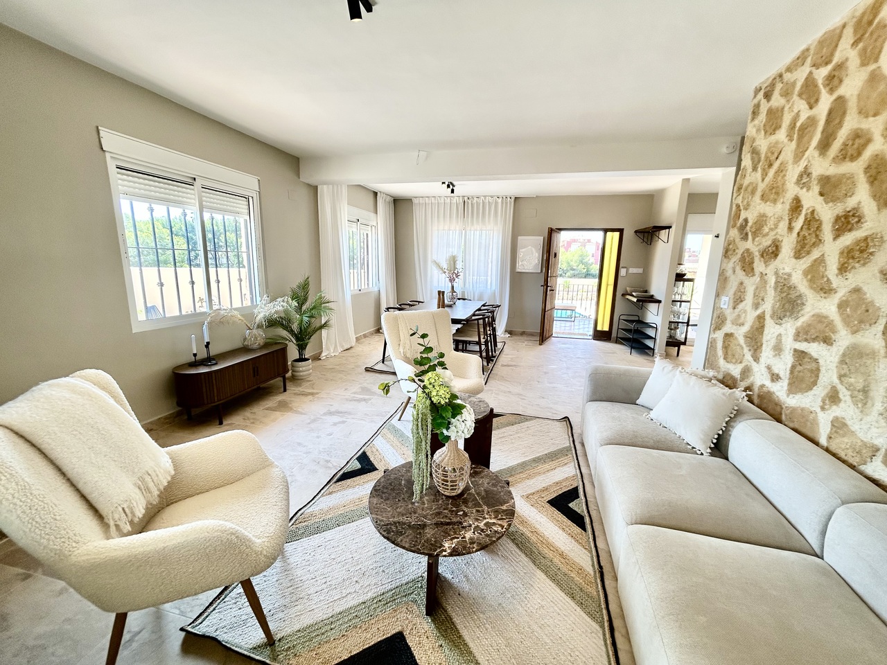 Dining area in villa for sale in La Zenia