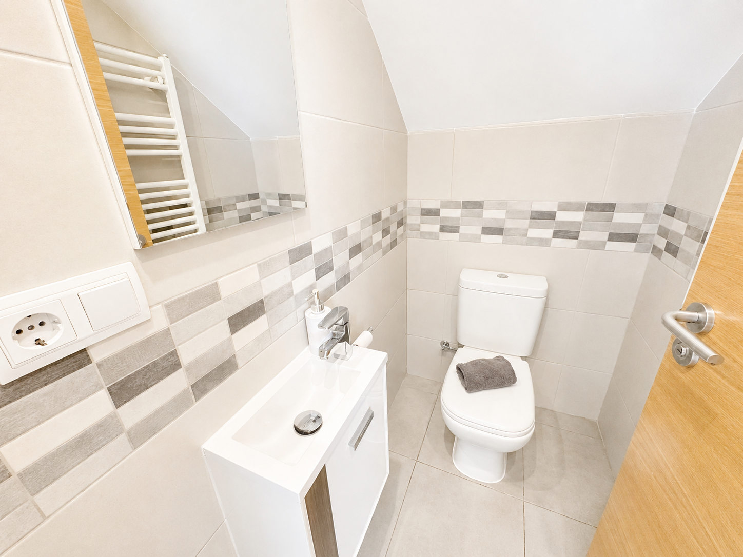Master bedroom in villa for sale in Mar Menor Golf Resort