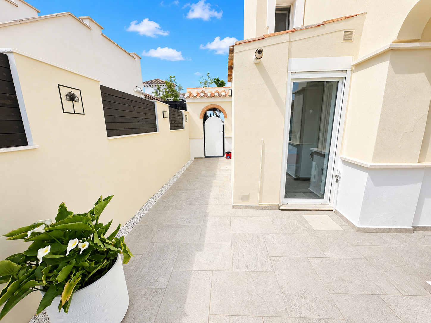 Bedroom in villa for sale in Mar Menor Golf Resort