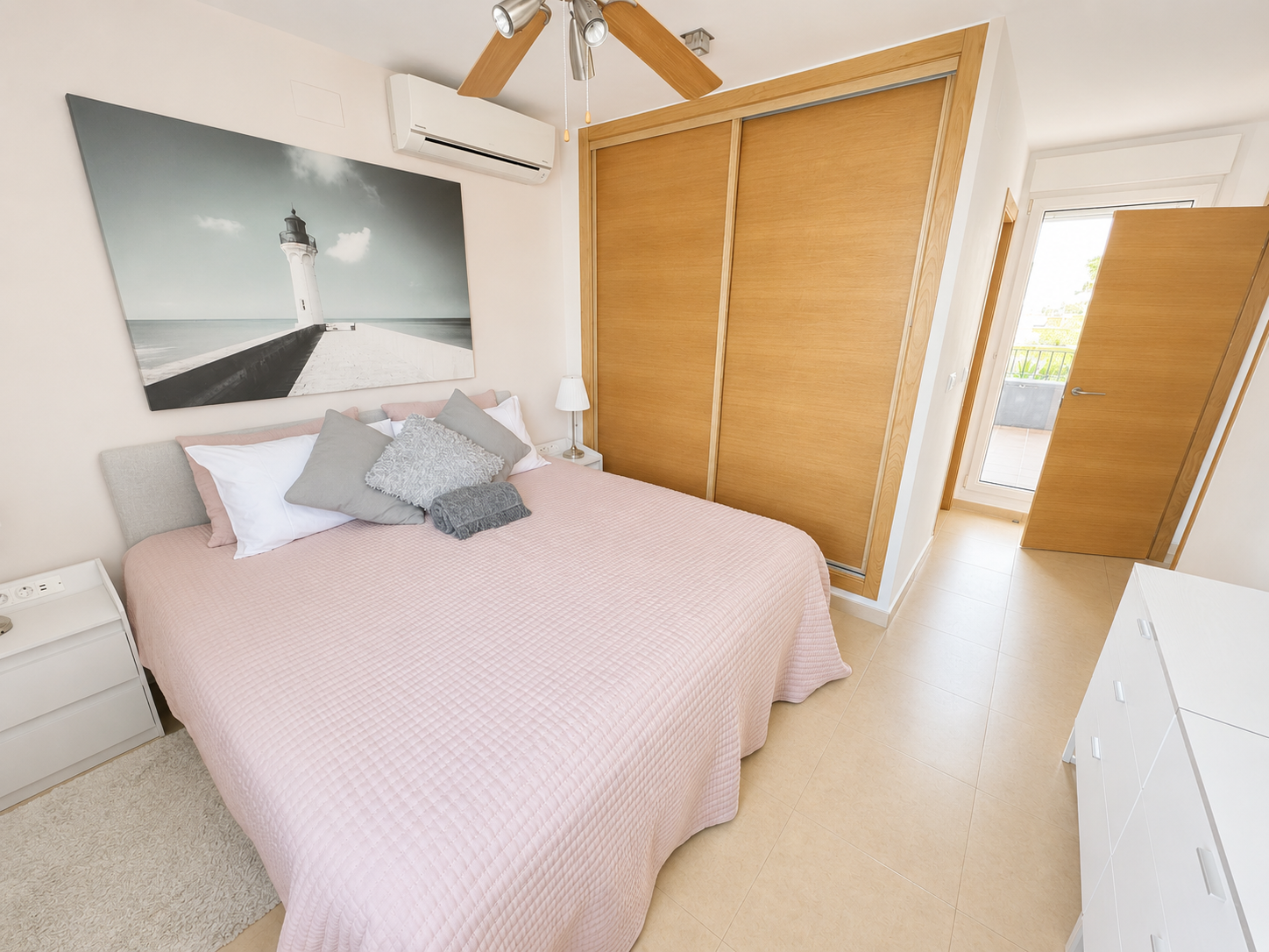 Bedroom in villa for sale in Mar Menor Golf Resort