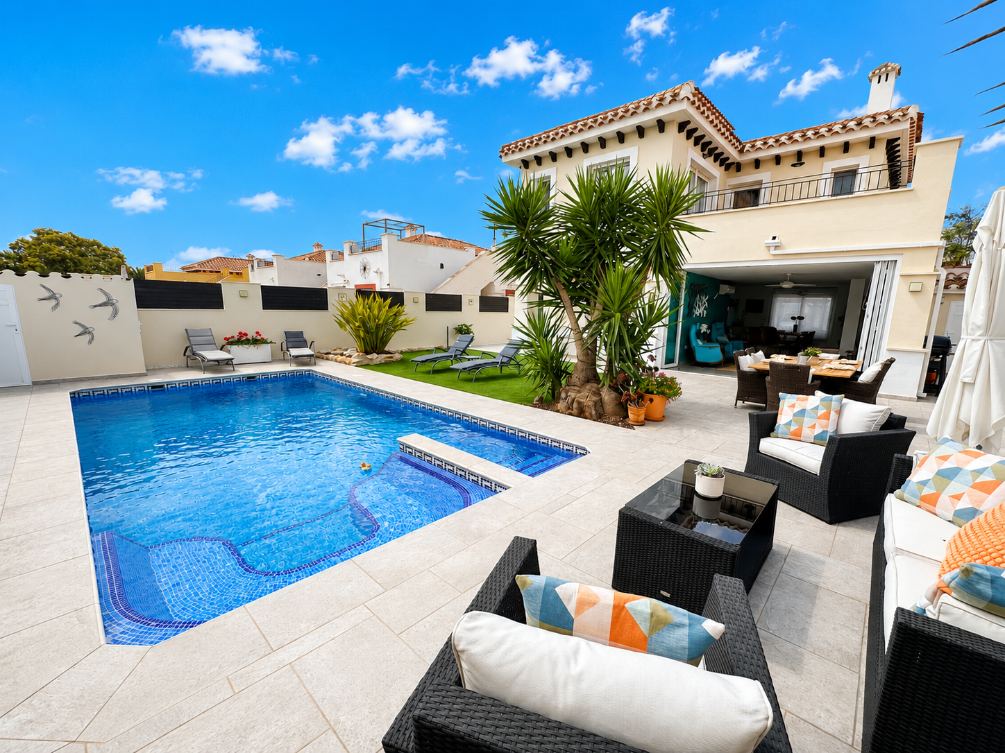 Dining area in villa for sale in Mar Menor Golf Resort