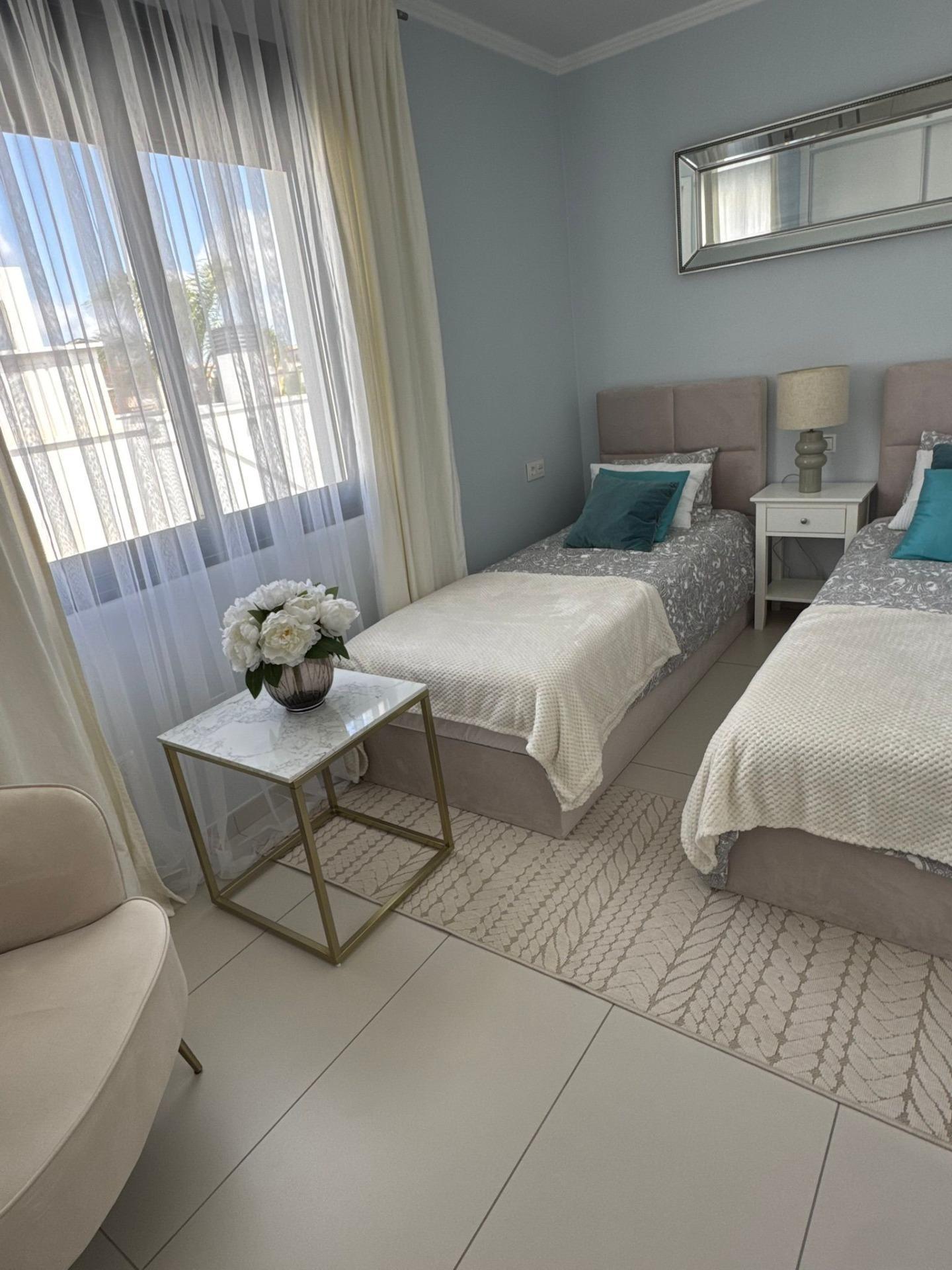 Bedroom in duplex for sale in Orihuela Costa