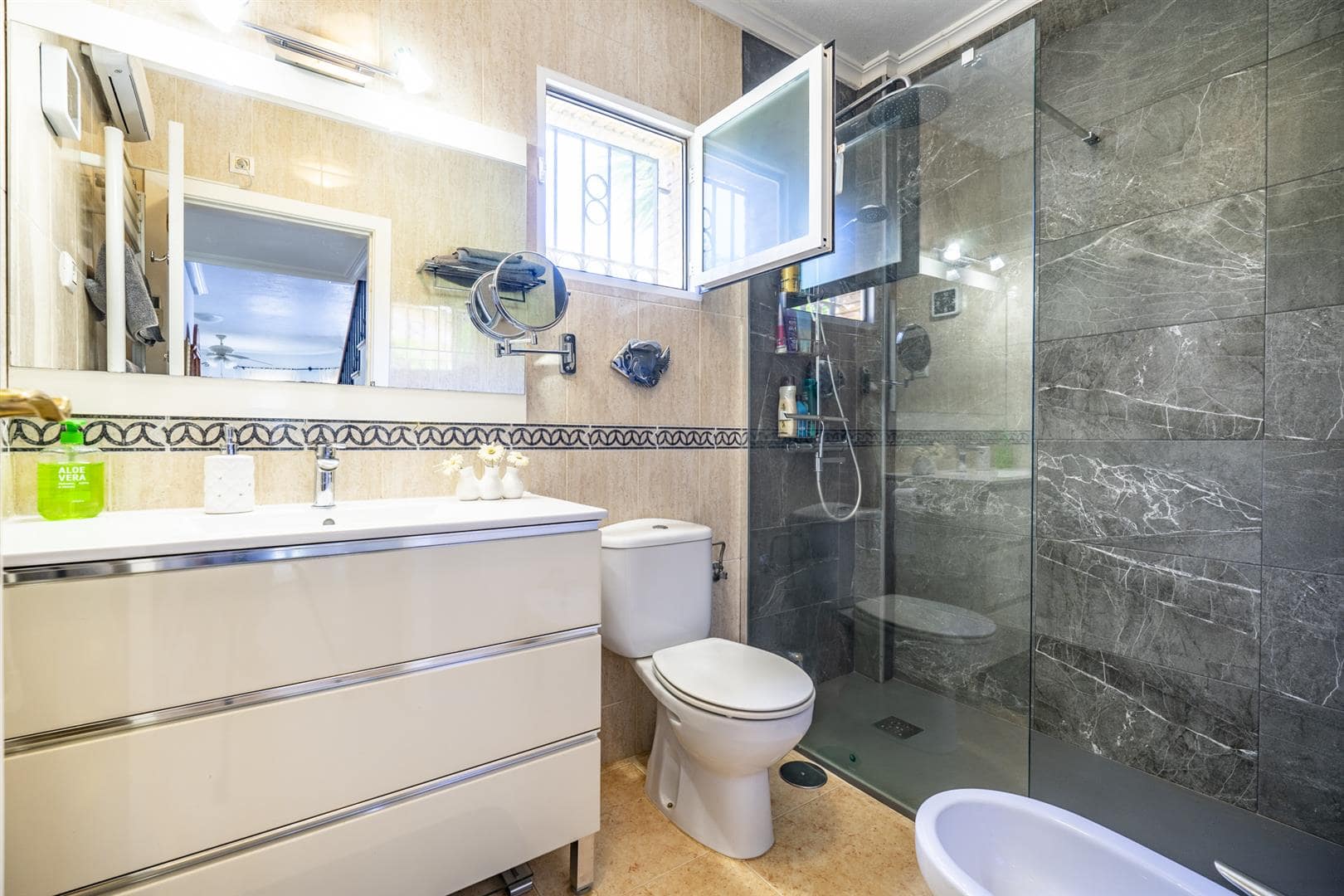 Garden in villa for sale in Sucina