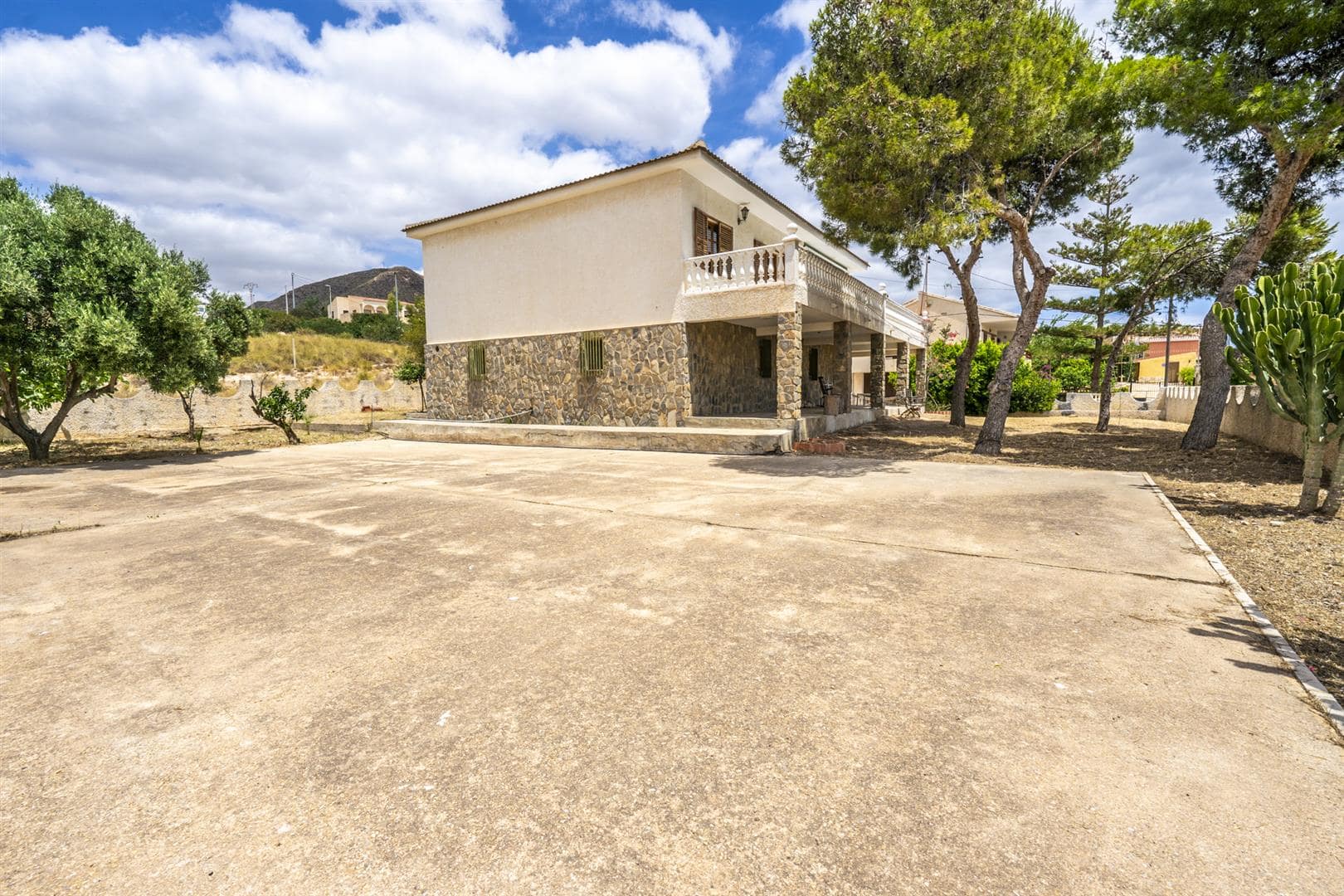 Living room in villa for sale in Isla Plana