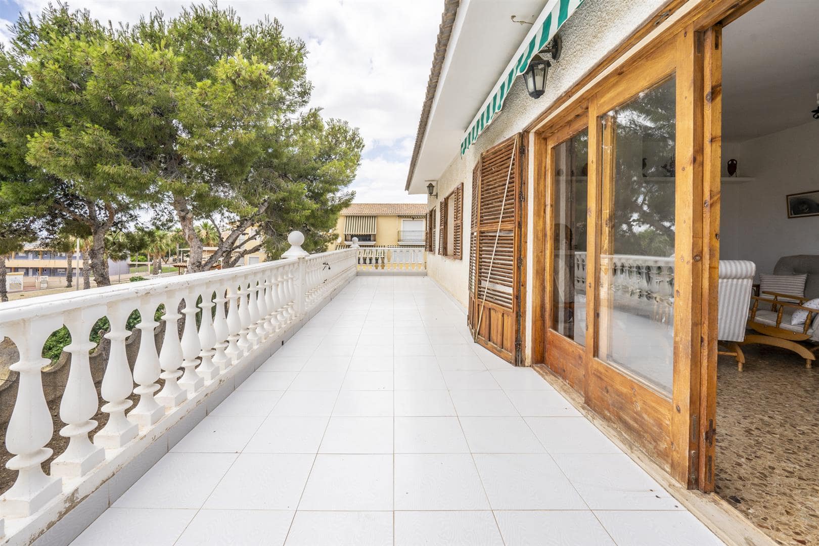 Dining area in villa for sale in Isla Plana