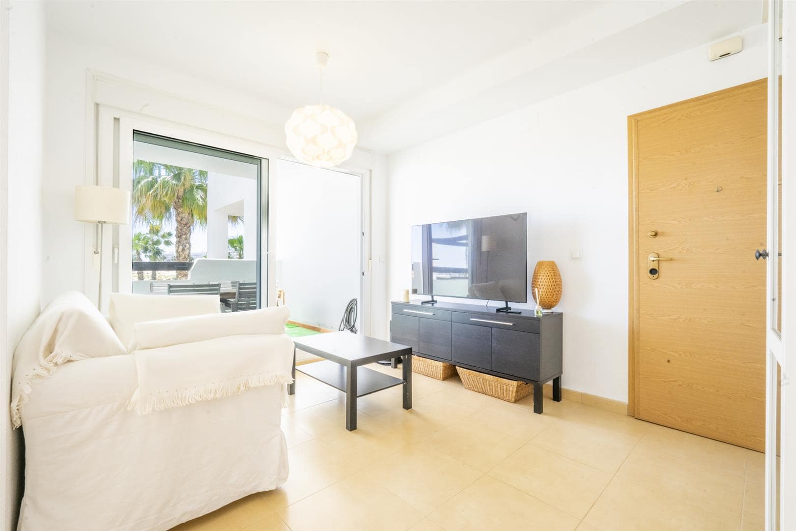 Luxusní dvoupokojový apartmán s výhledem na golf a soukromou terasou v Roldánu