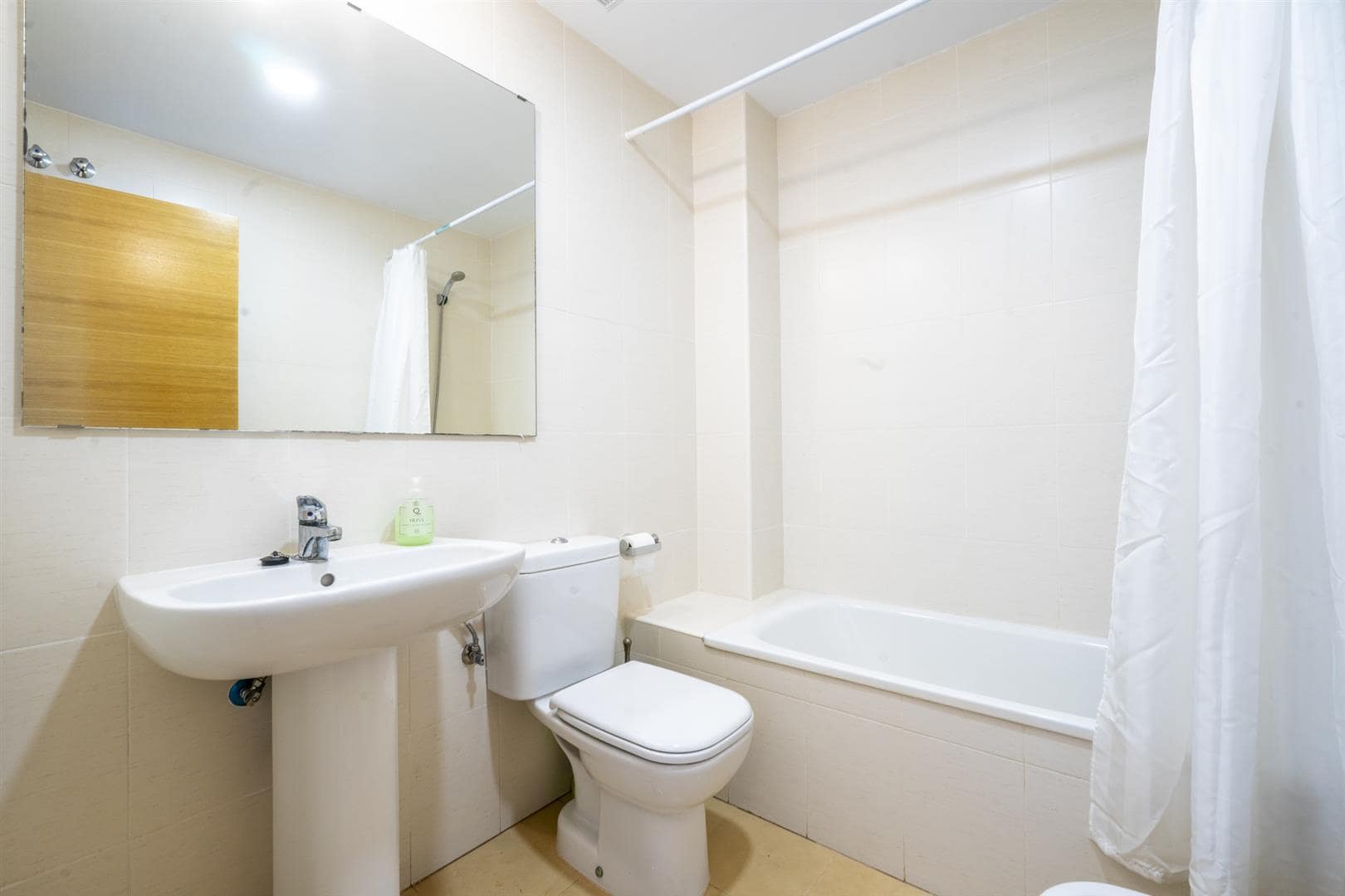 Luxusní dvoupokojový apartmán s výhledem na golf a soukromou terasou v Roldánu