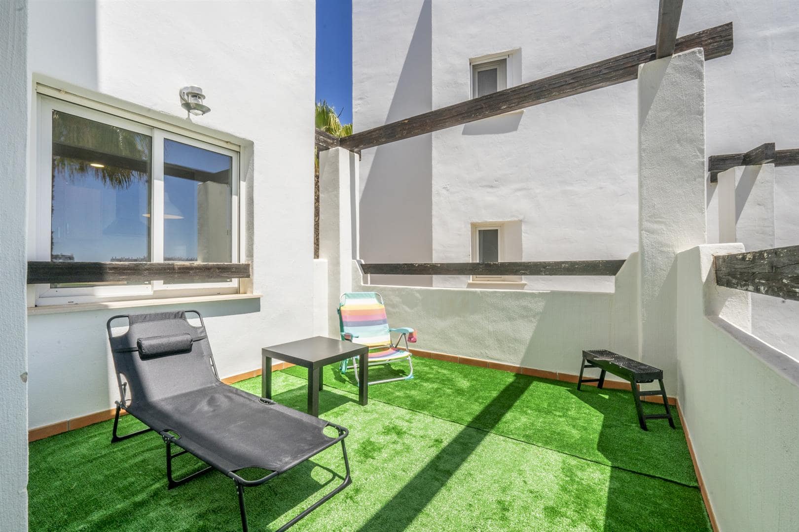 Luxusní dvoupokojový apartmán s výhledem na golf a soukromou terasou v Roldánu