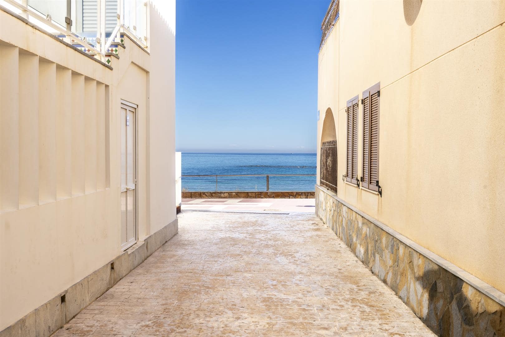 Garden in villa for sale in Cabo de Palos