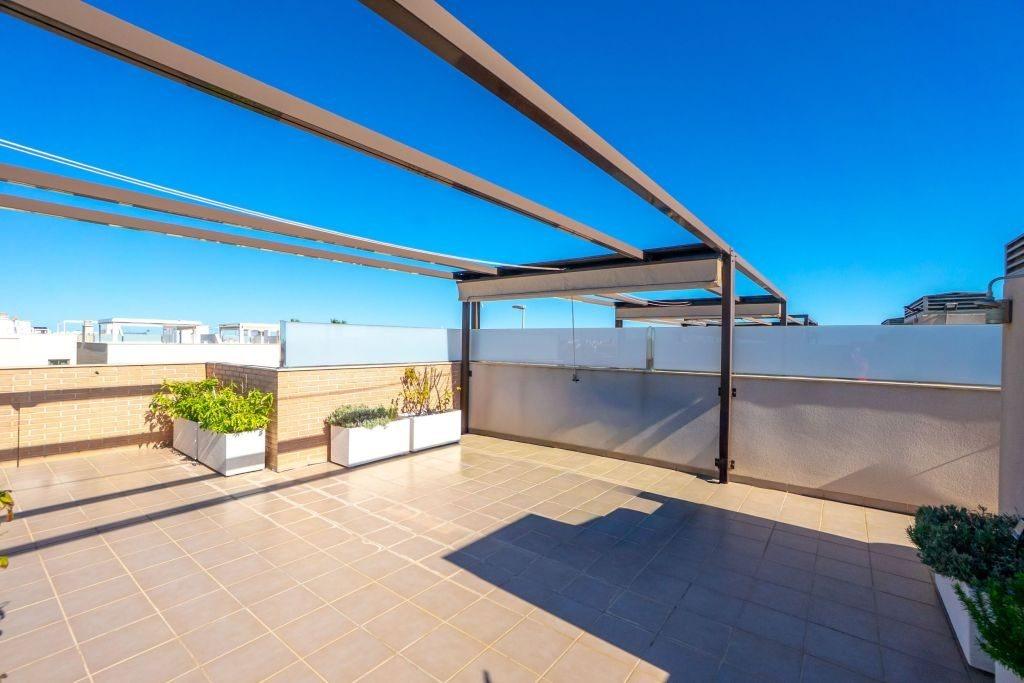 Garden in penthouse for sale in Pilar de La Horadada
