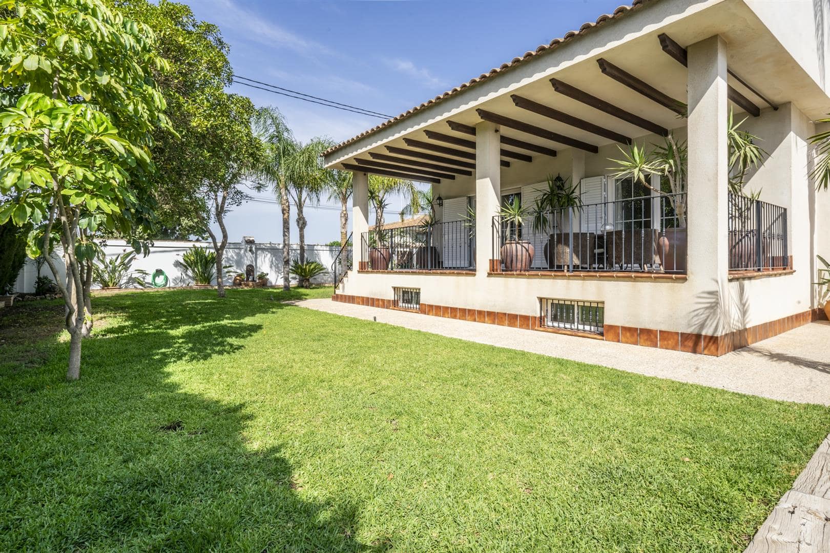 Dining area in villa for sale in Beniel