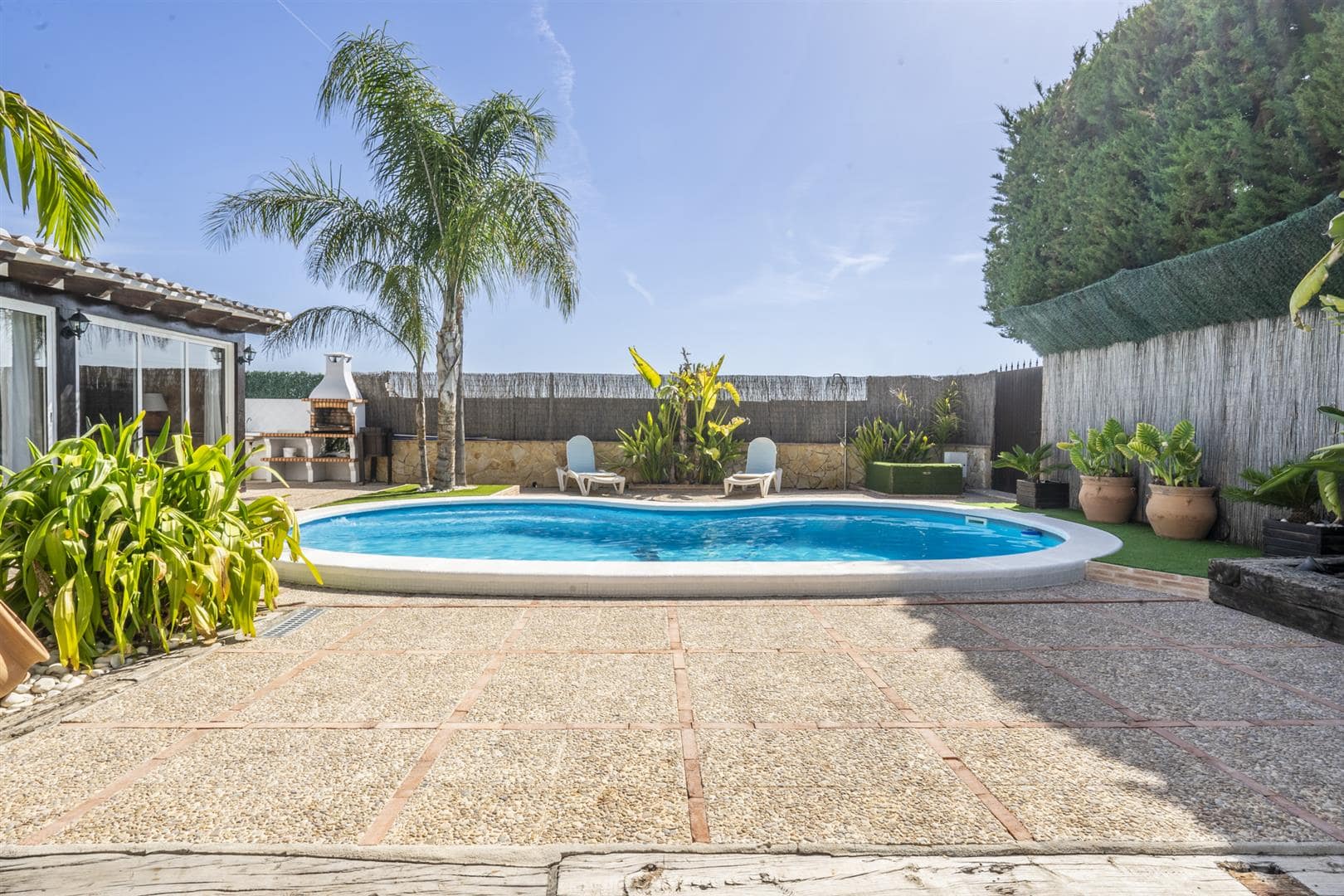 Garden in villa for sale in Beniel