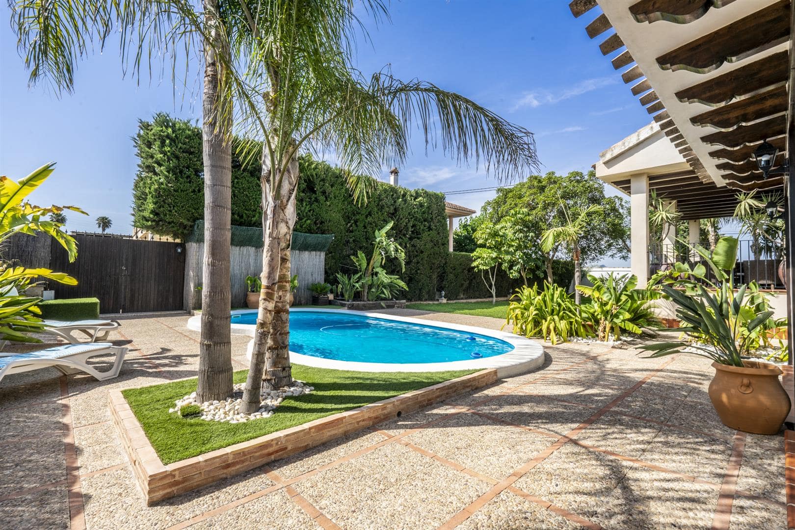 Dining area in villa for sale in Beniel