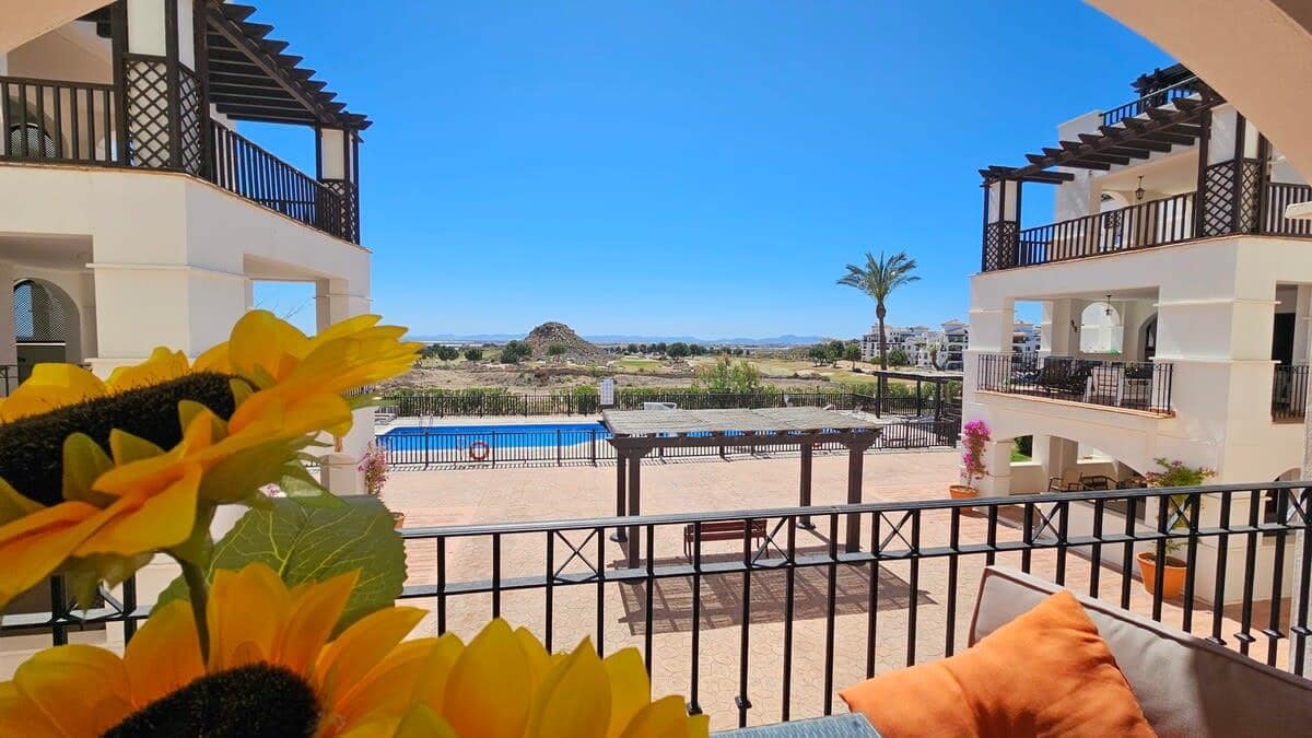 Exklusiver Erstgeschossapartment mit atemberaubenden Golf- und Poolblick