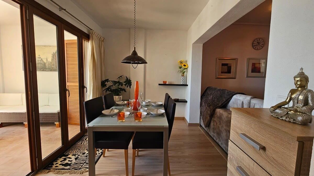 Exklusiver Erstgeschossapartment mit atemberaubenden Golf- und Poolblick