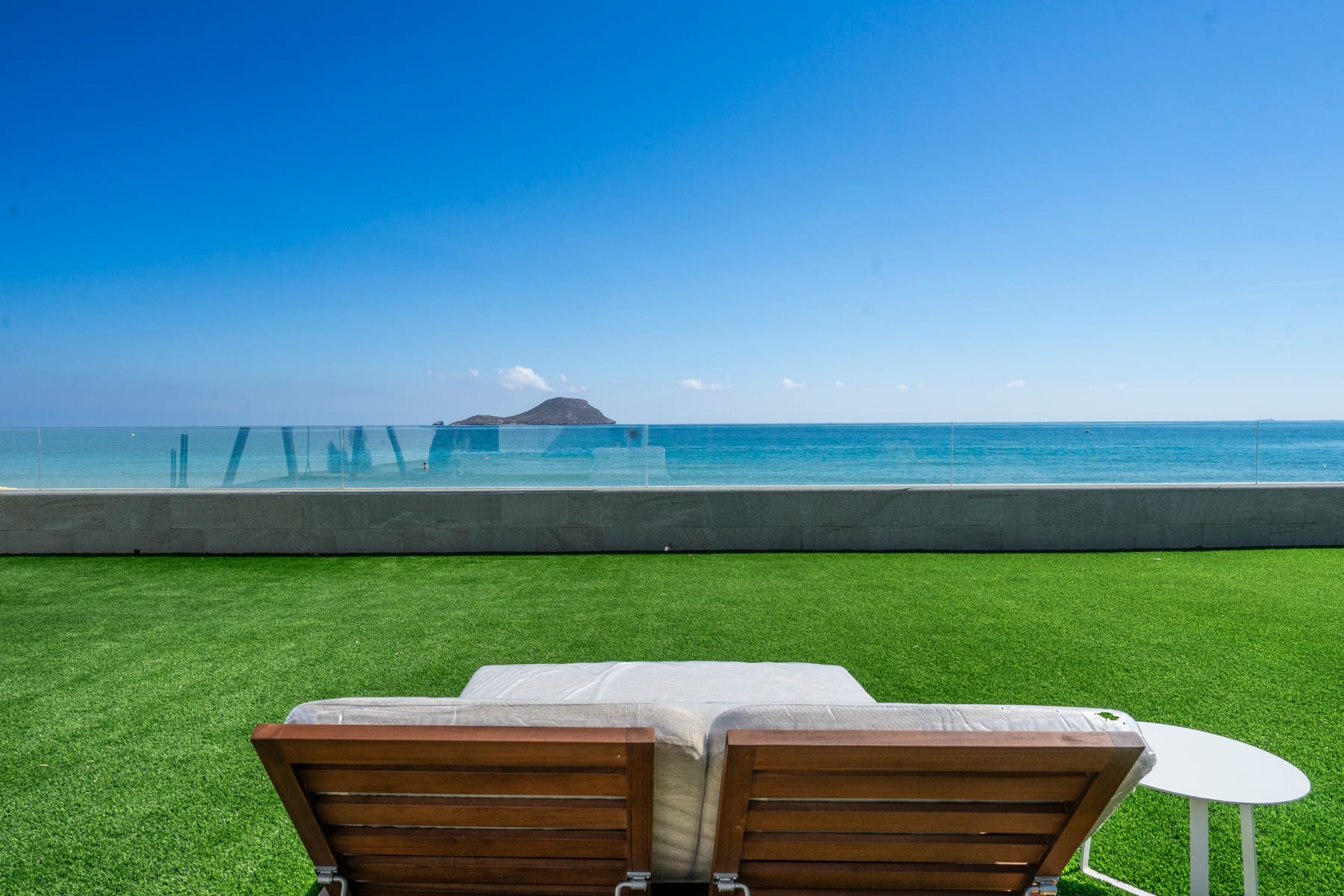 Spektakulární beachfront vila na prestižním pološe La Manga