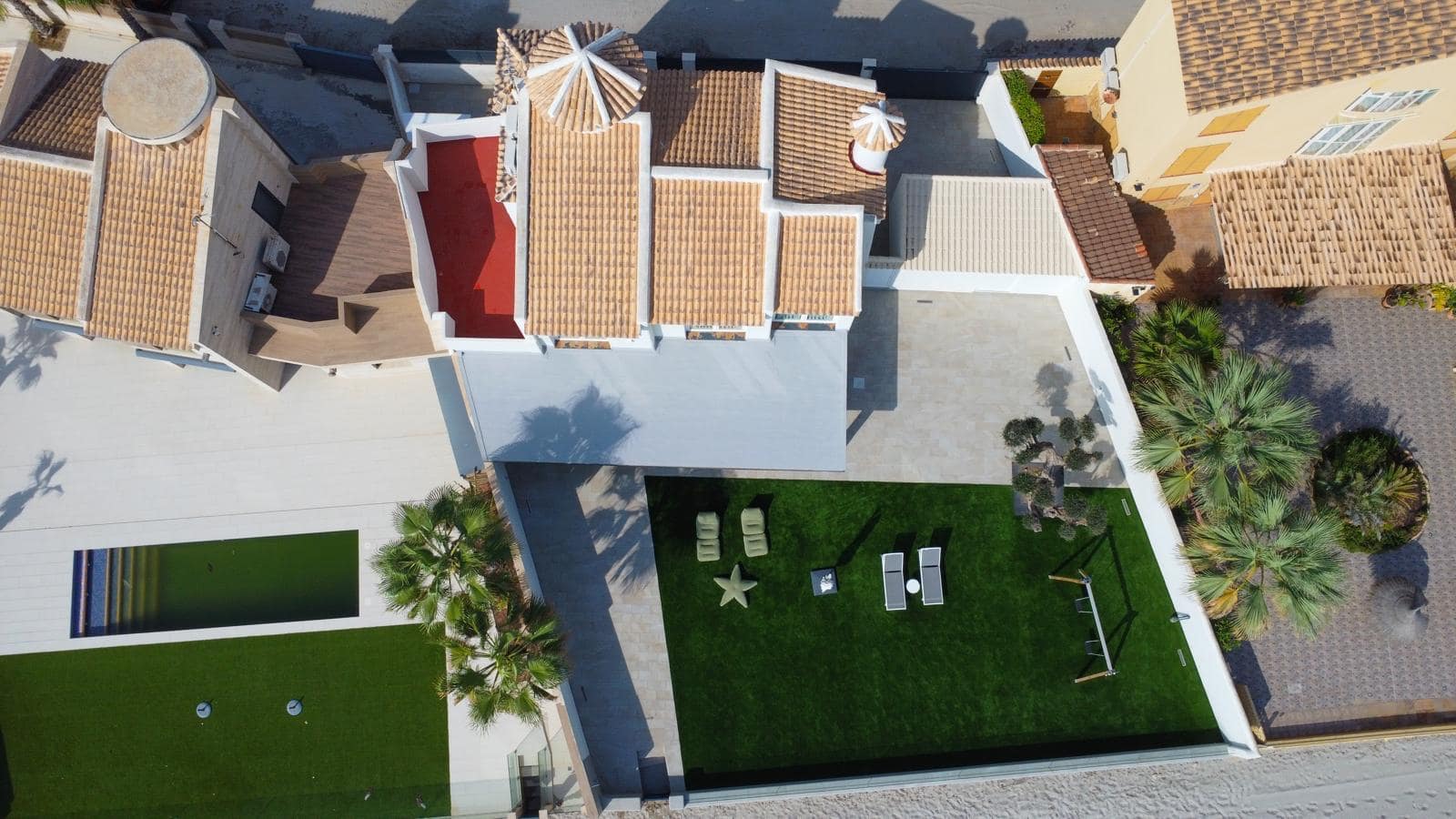 Spektakulární beachfront vila na prestižním pološe La Manga