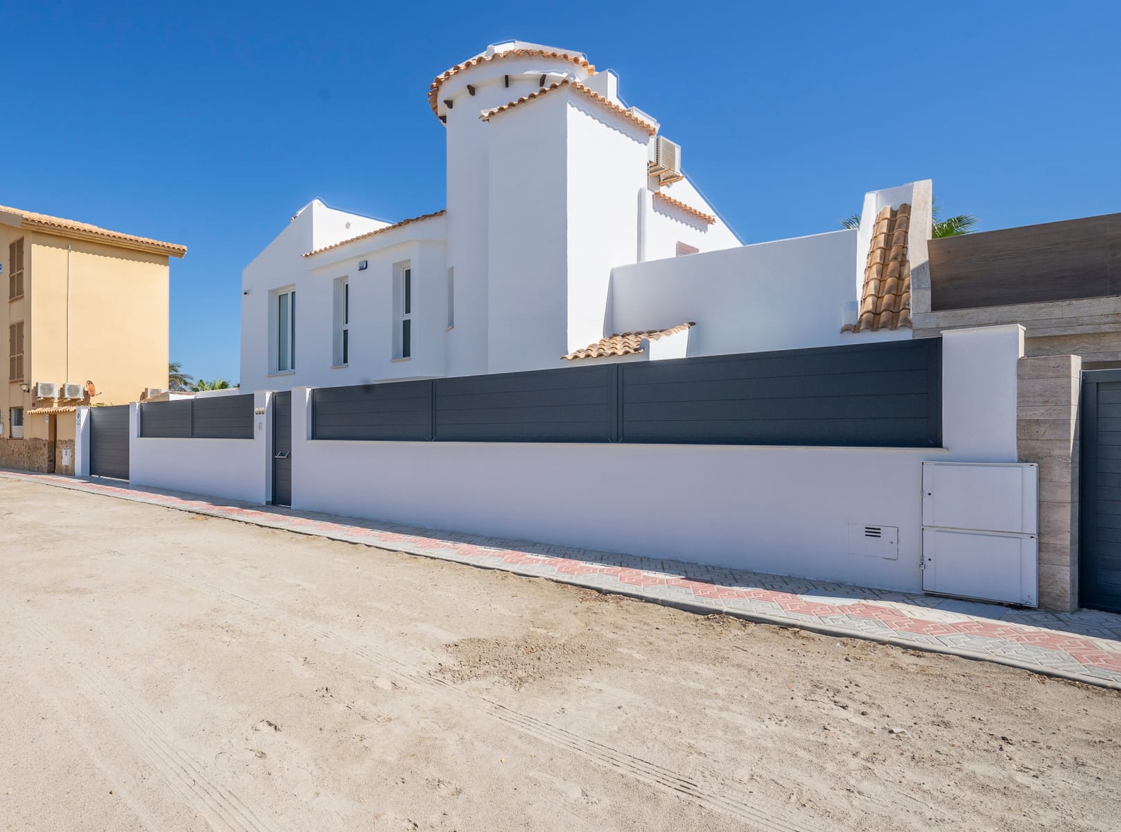 Garden in villa for sale in La Manga del Mar Menor