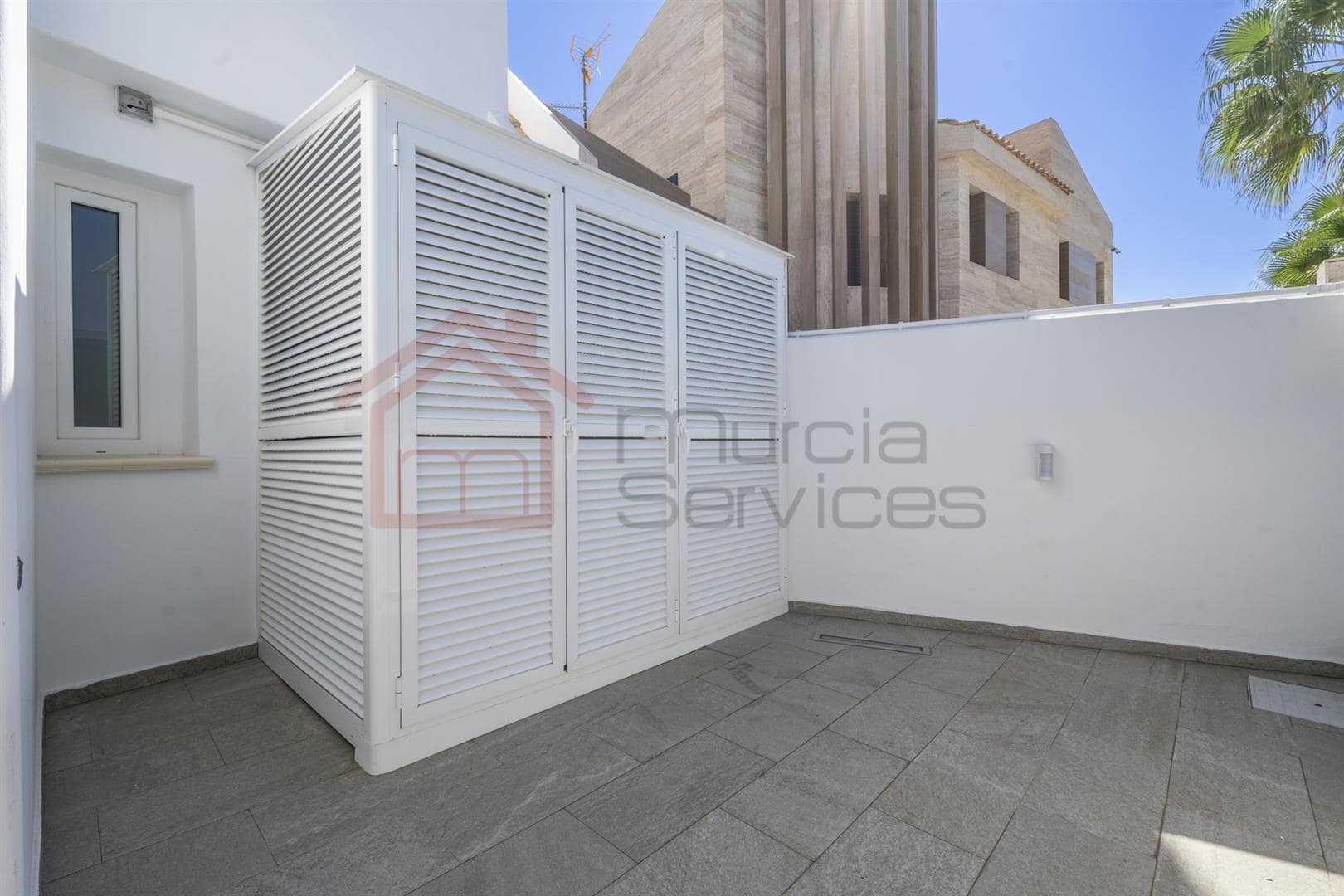 Terrace in villa for sale in La Manga del Mar Menor