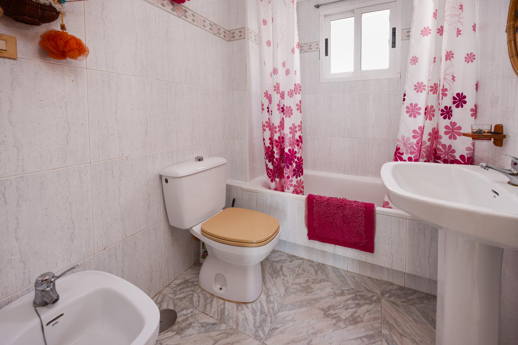 Bedroom in apartment for sale in Torrevieja
