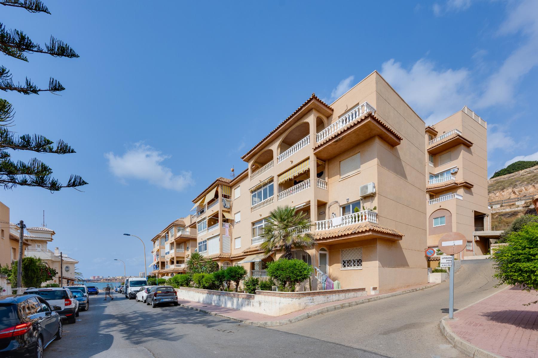 Bedroom in apartment for sale in Torrevieja