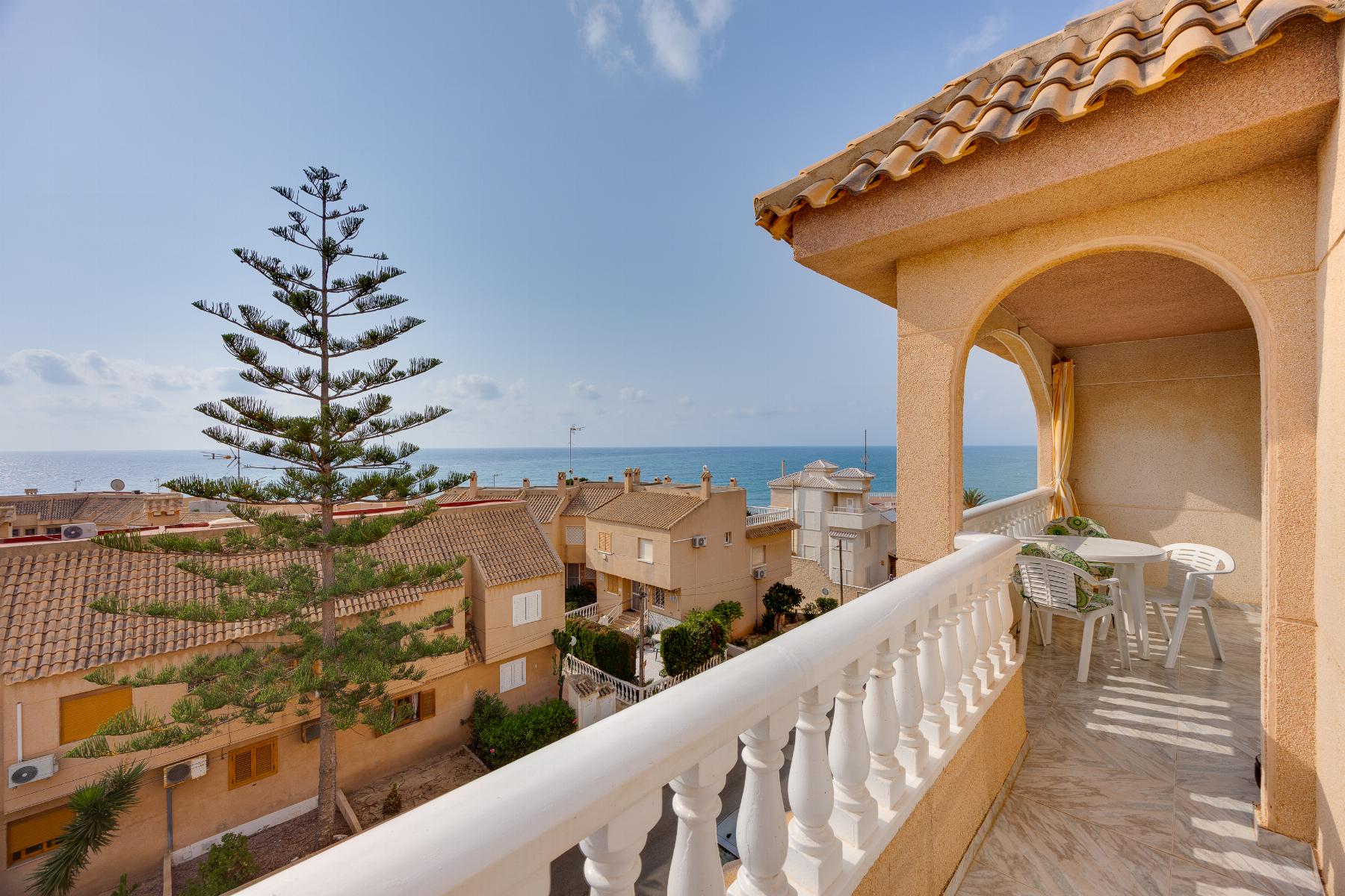 Bedroom in apartment for sale in Torrevieja