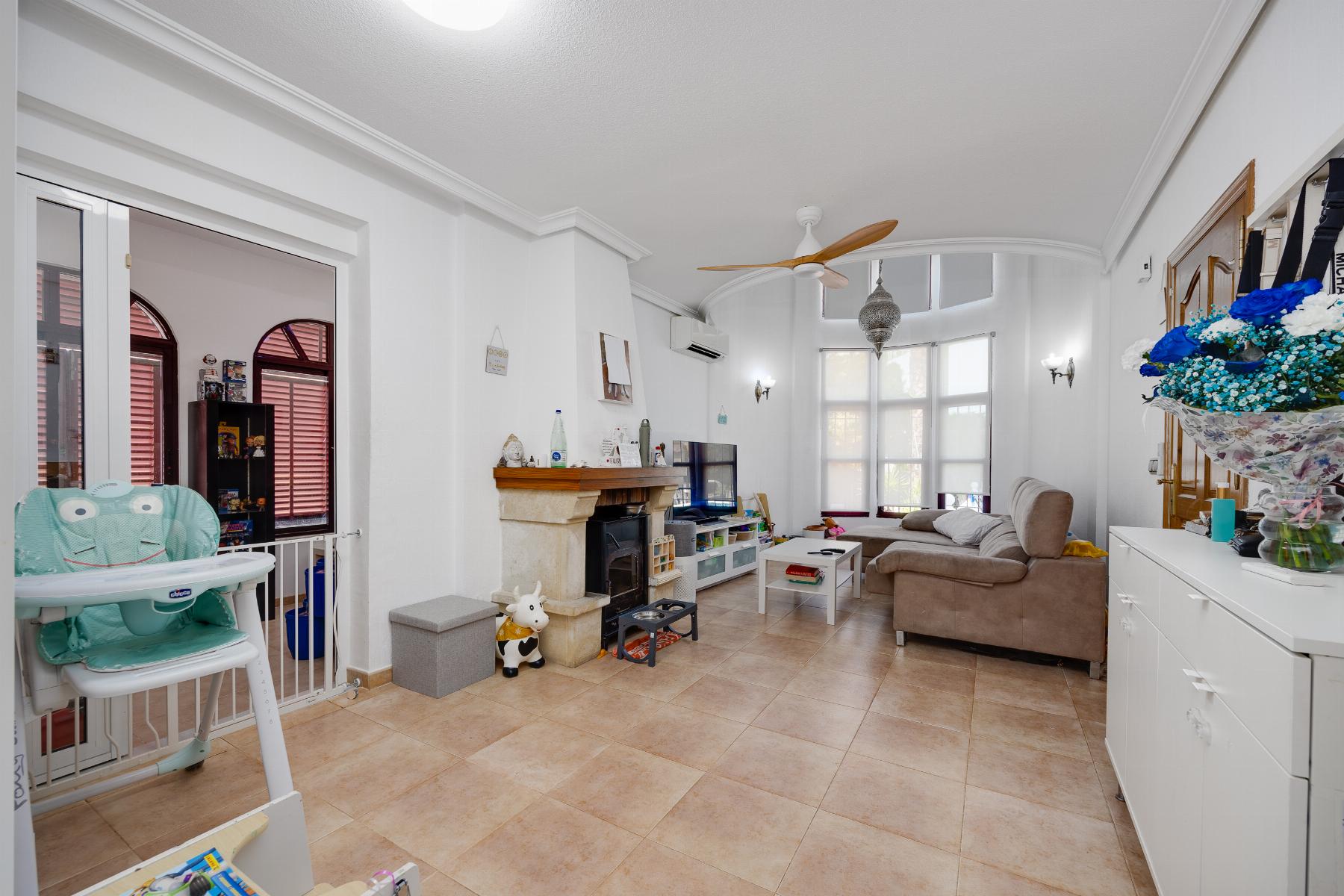 Living room in villa for sale in San Fulgencio